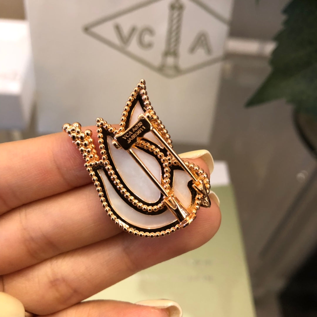 VCA Brooch 08