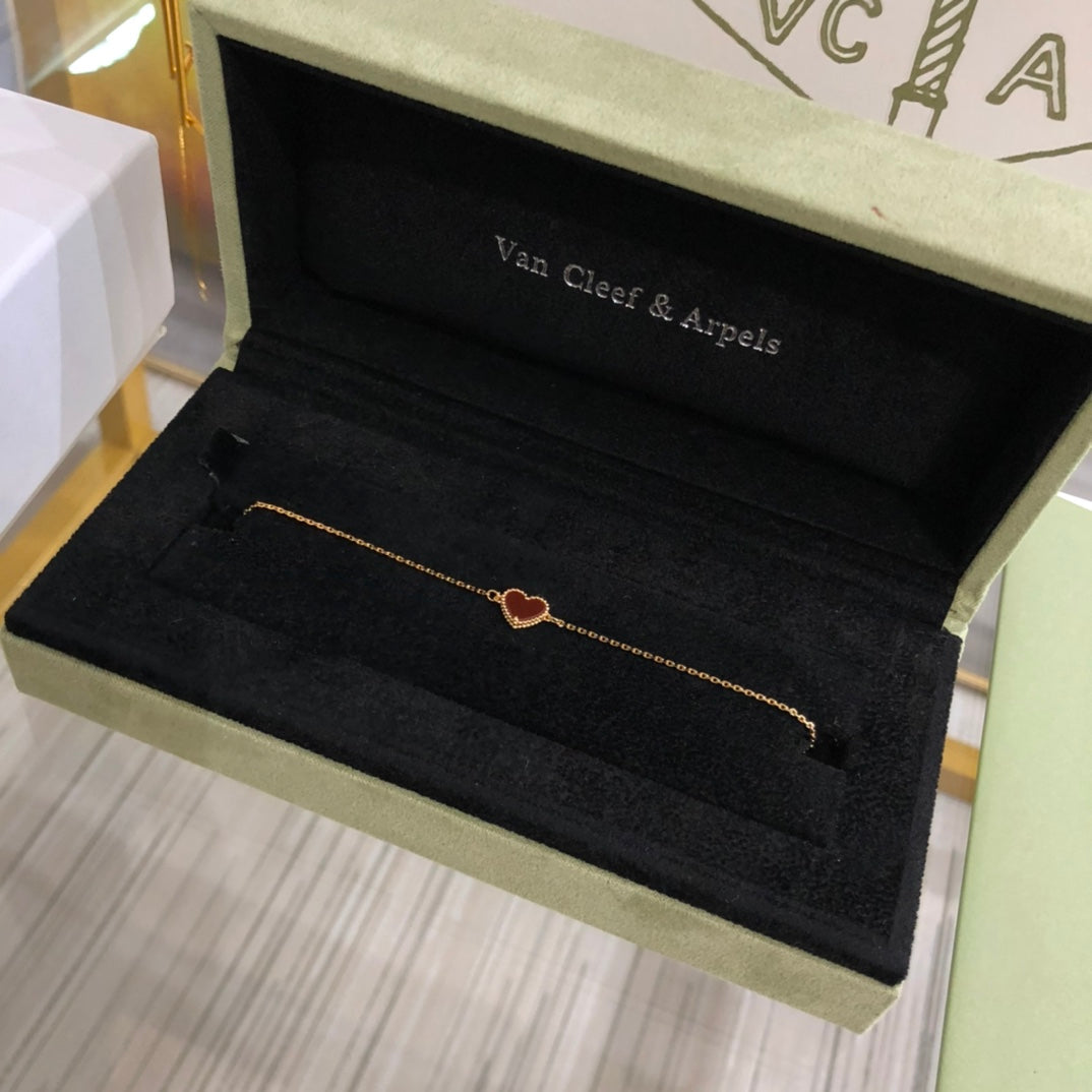 VCA Heart Red Gold 1 Motifs Bracelet