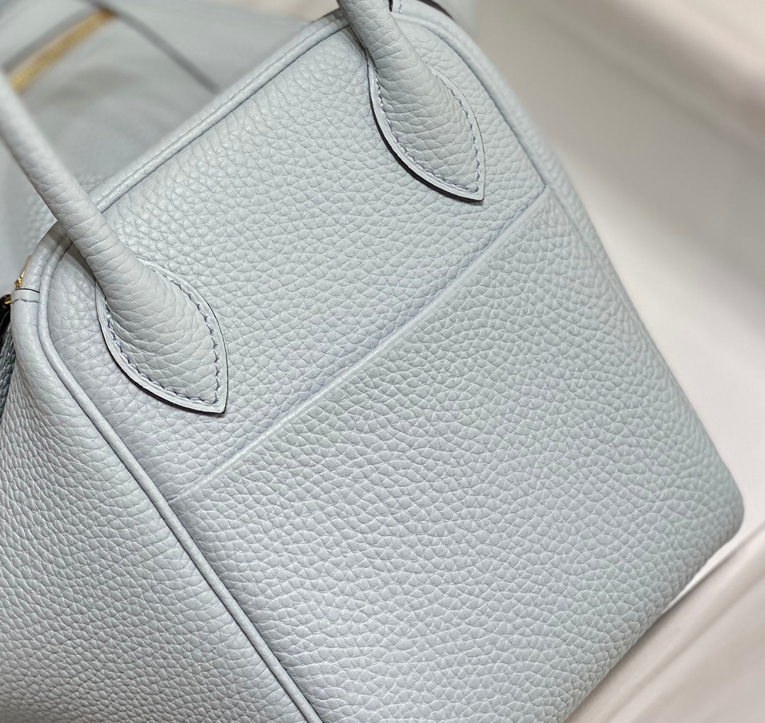 HM LINDY 26 BAG PASTEL BLUE TAURILLON CLEMENCE LEATHER