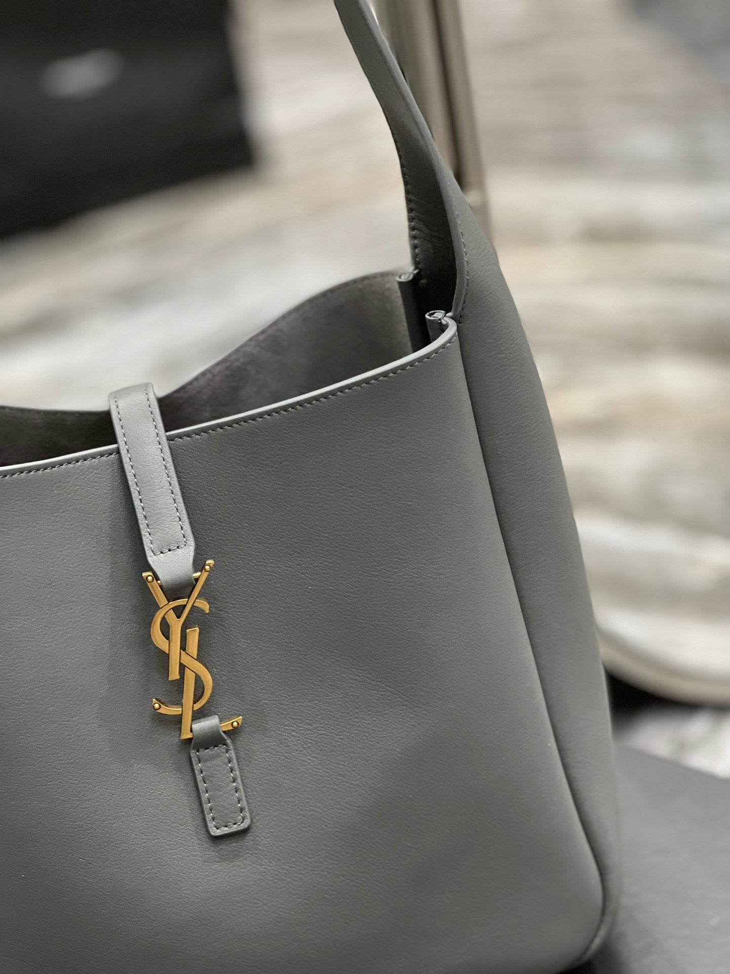 le 5a7 small 23 rock gray calfskin