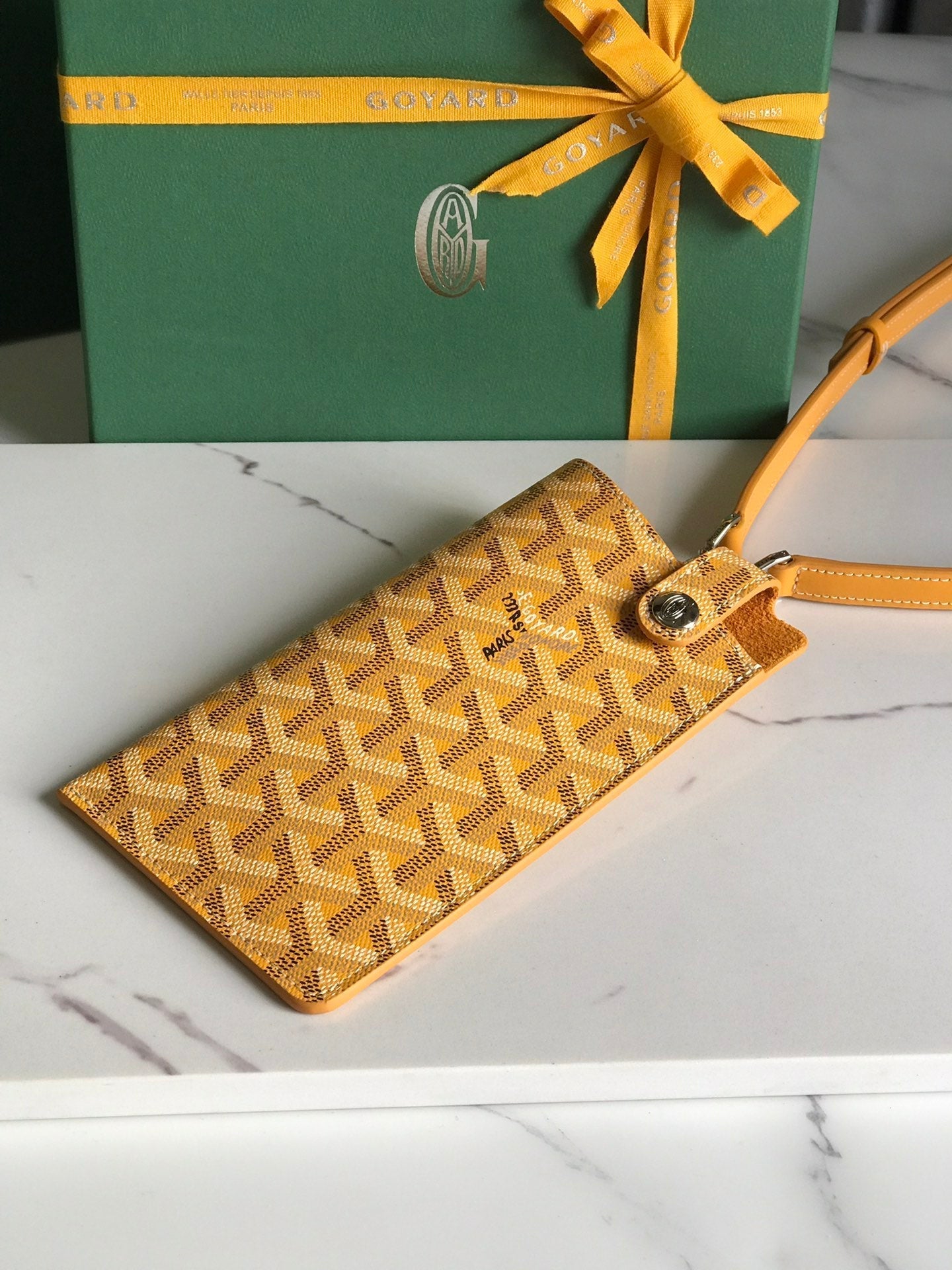 MONTMARTRE GM CASE 18 IN YELLOW GOYARDINE CANVAS