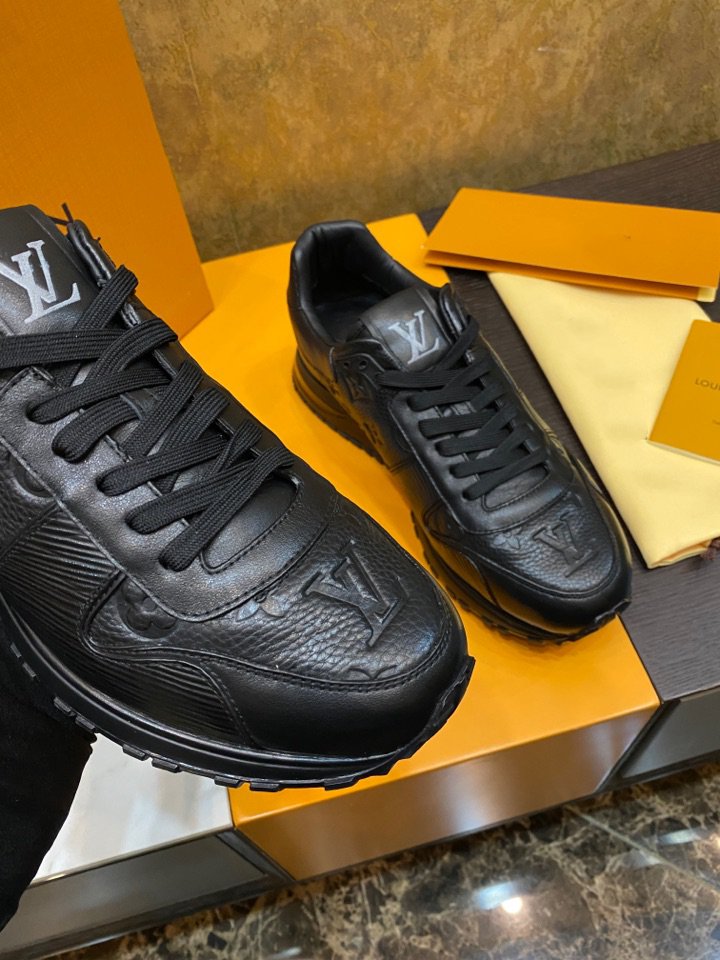 LV RUN AWAY BLACK