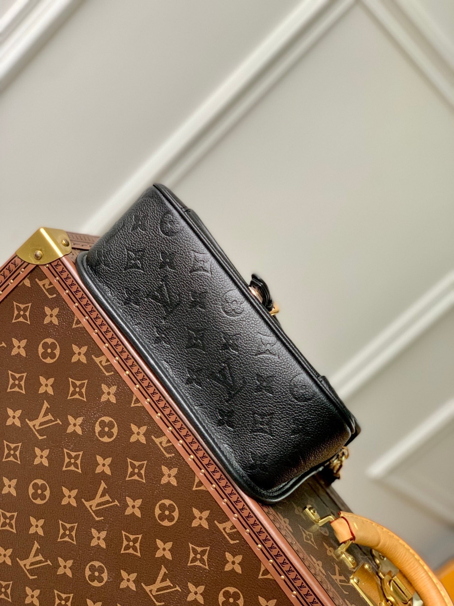 diane 24 black monogram empreinte leather