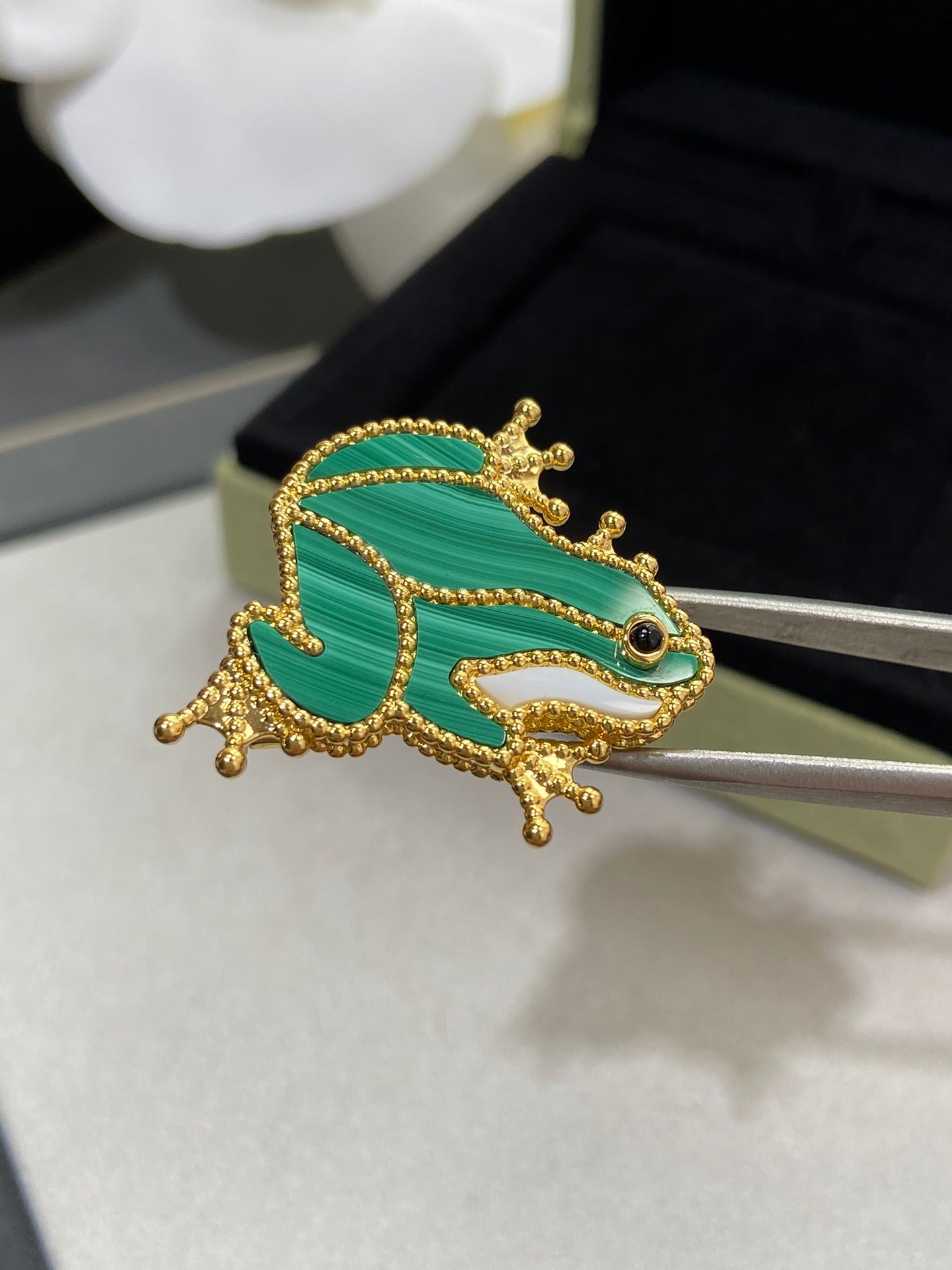 VCA Brooch 13