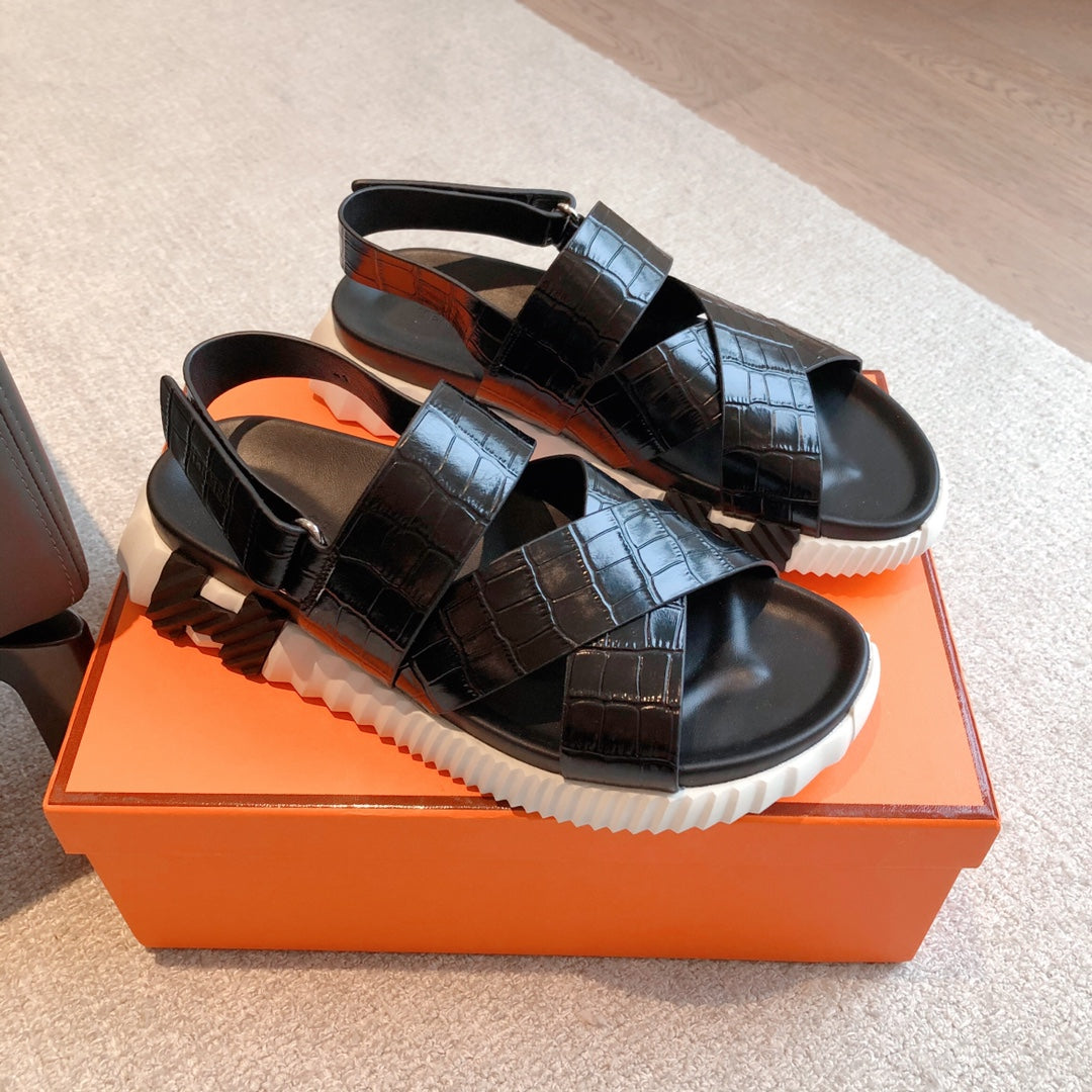 HM ELECTRIC CROCODILE MOTIF SANDAL BLACK CALFSKIN