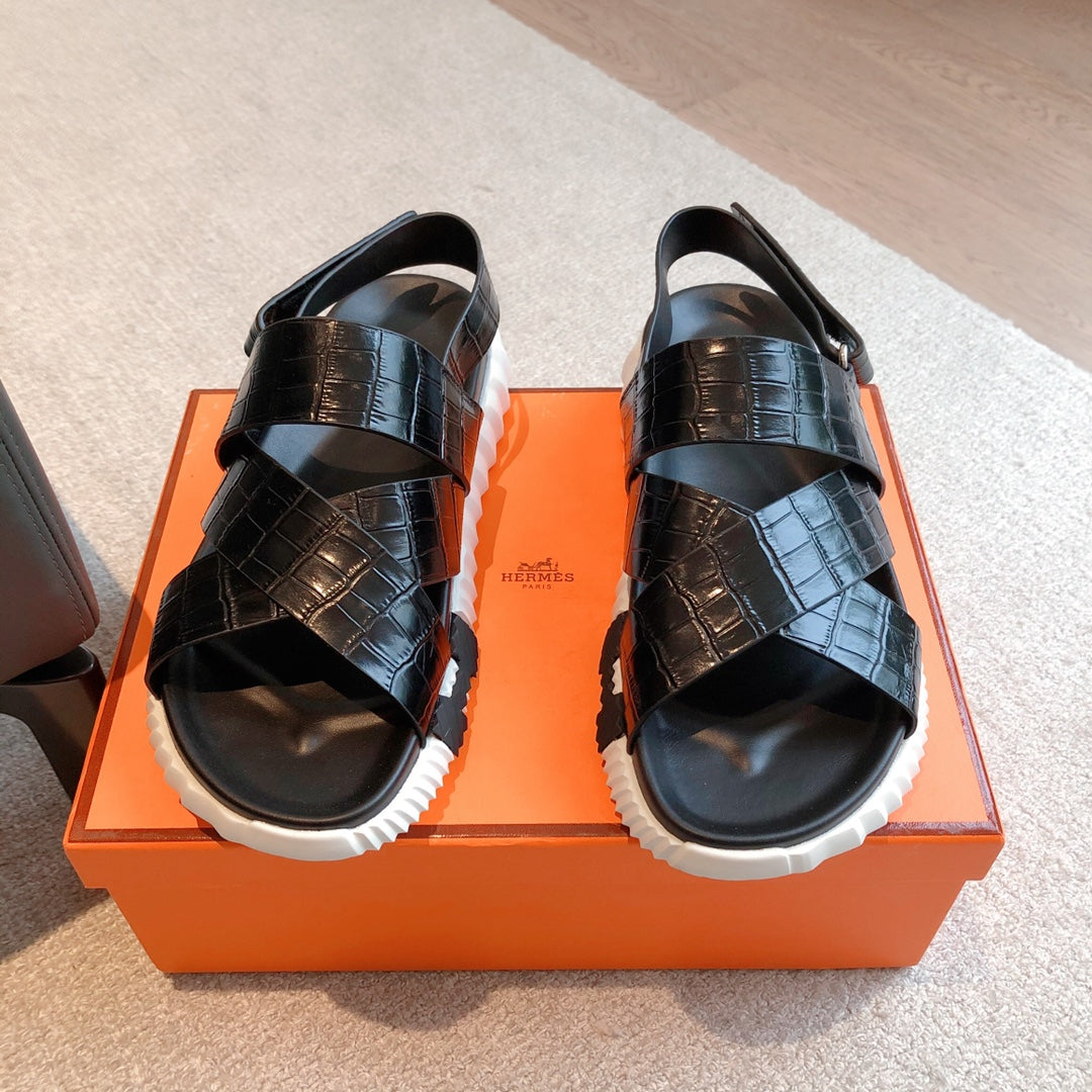 HM ELECTRIC CROCODILE MOTIF SANDAL BLACK CALFSKIN