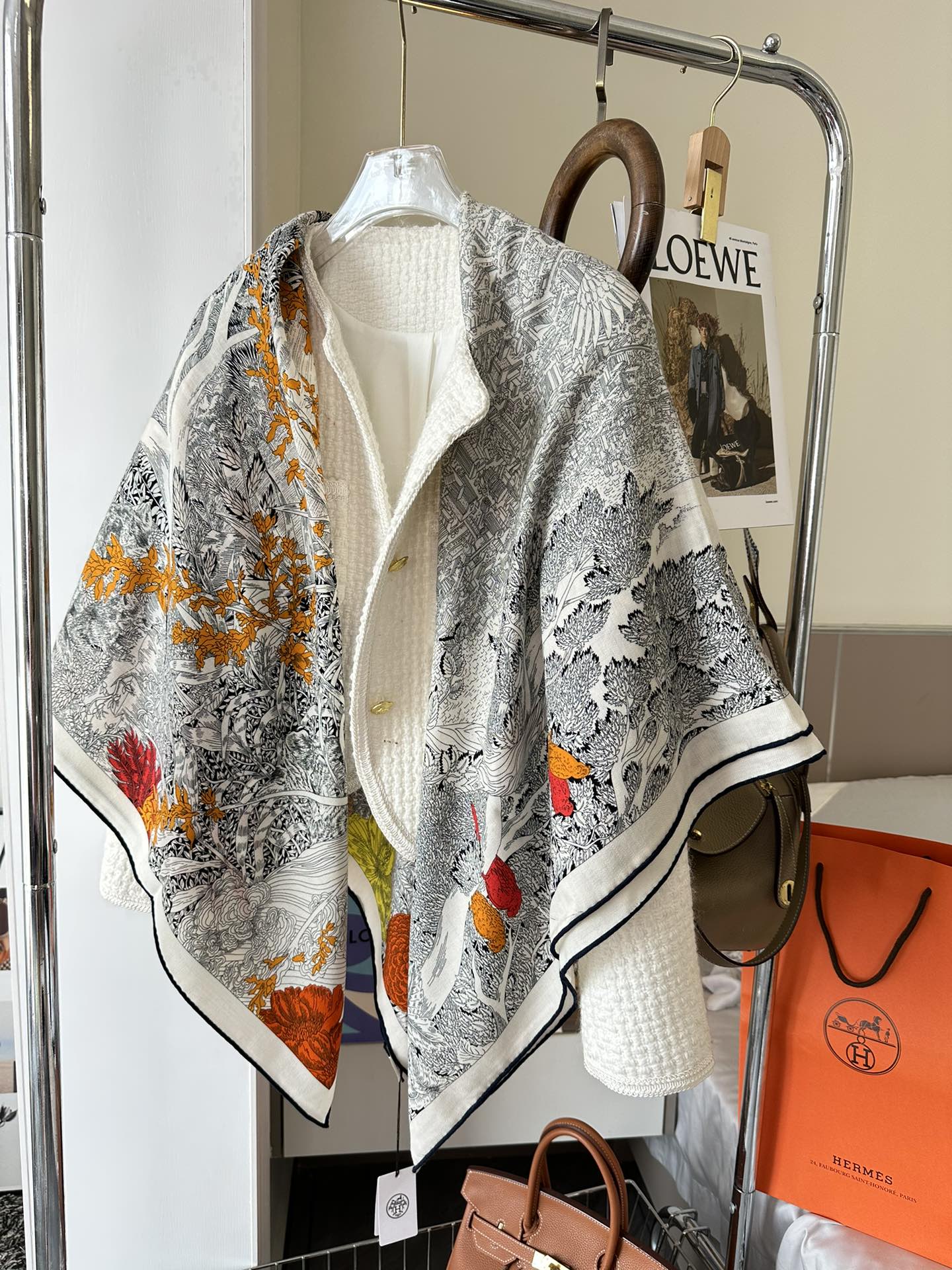 Retour A La Nature Shawl 140 CM White Black Colorful Silk