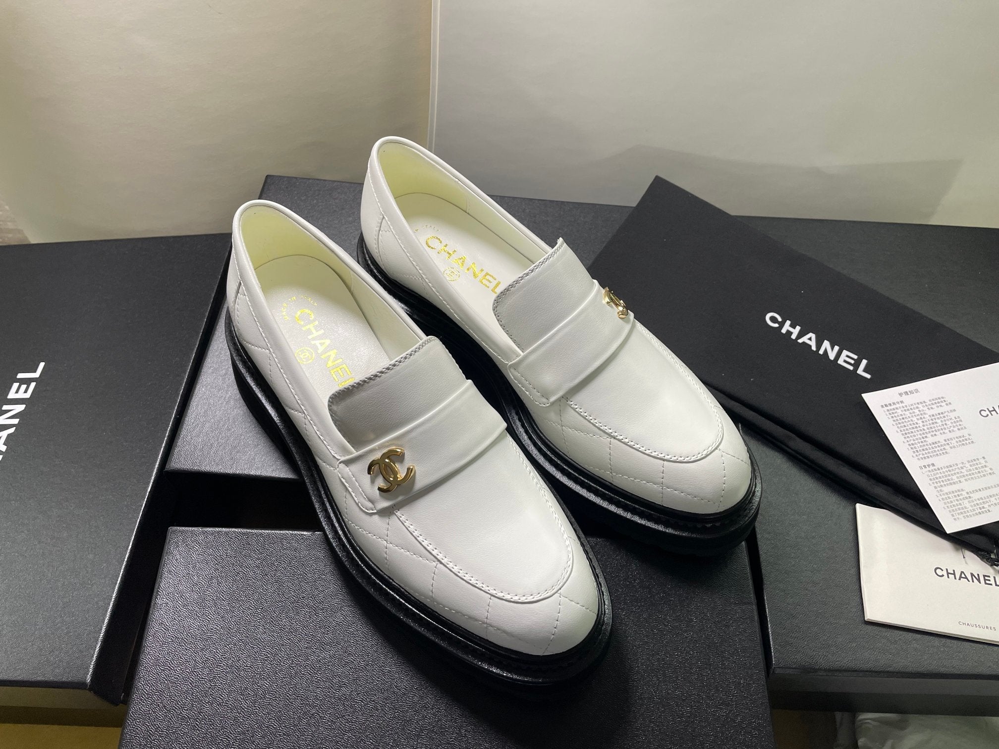CC Moccasins 45mm White Lambskin