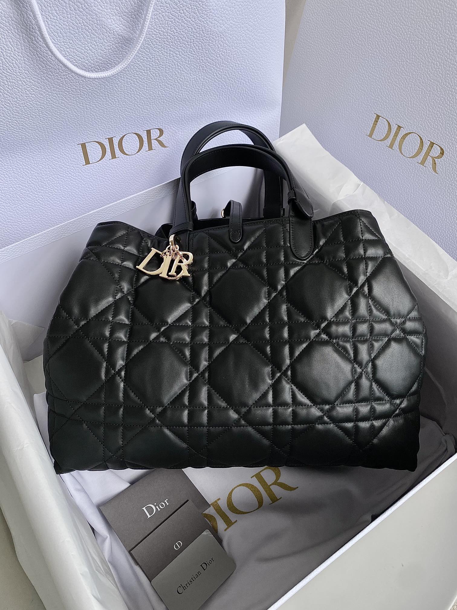 cd large toujours 37 black calfskin