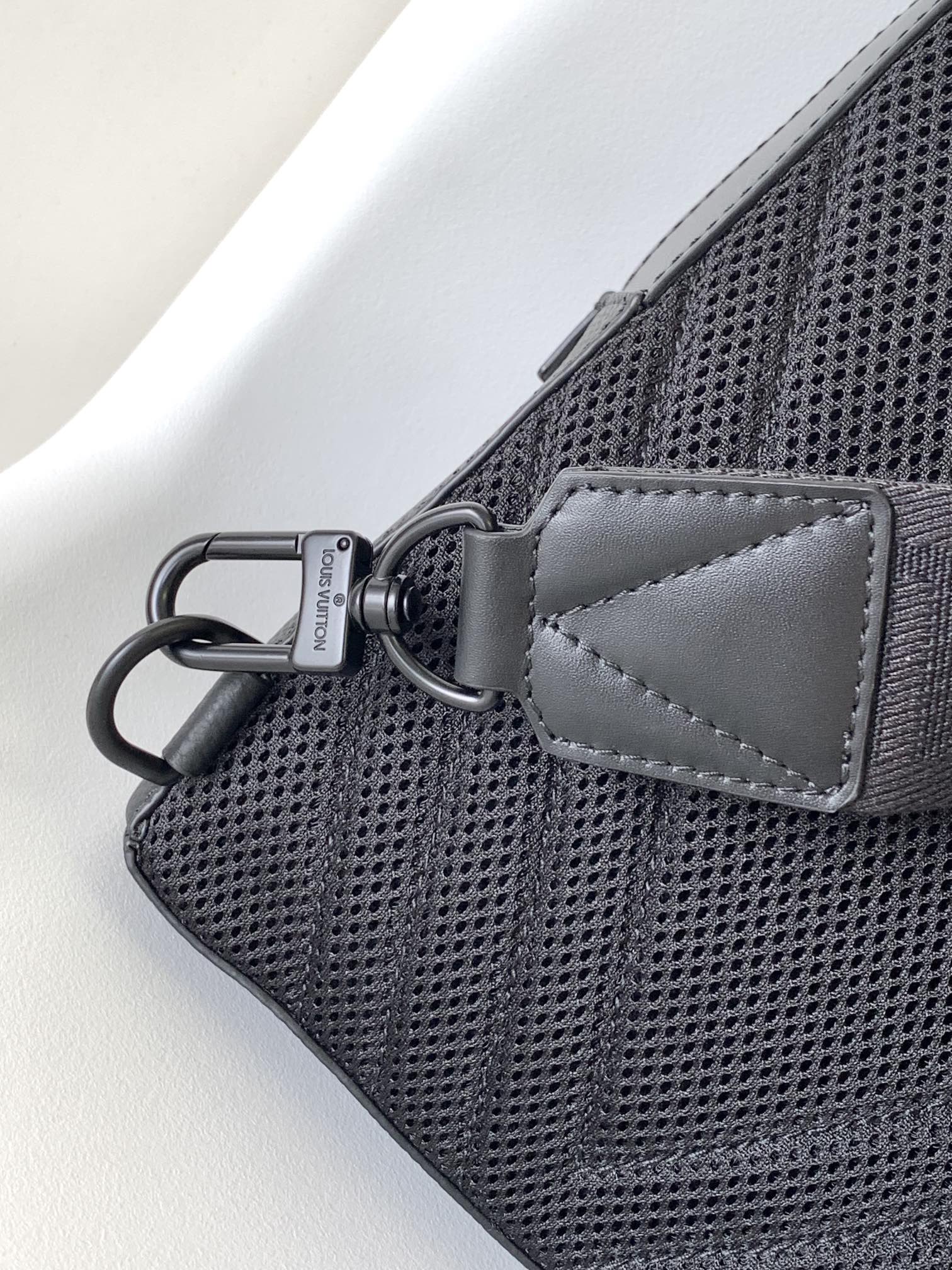 LV Pilot Crossbody Bag 30cm Black Cowhide 241193