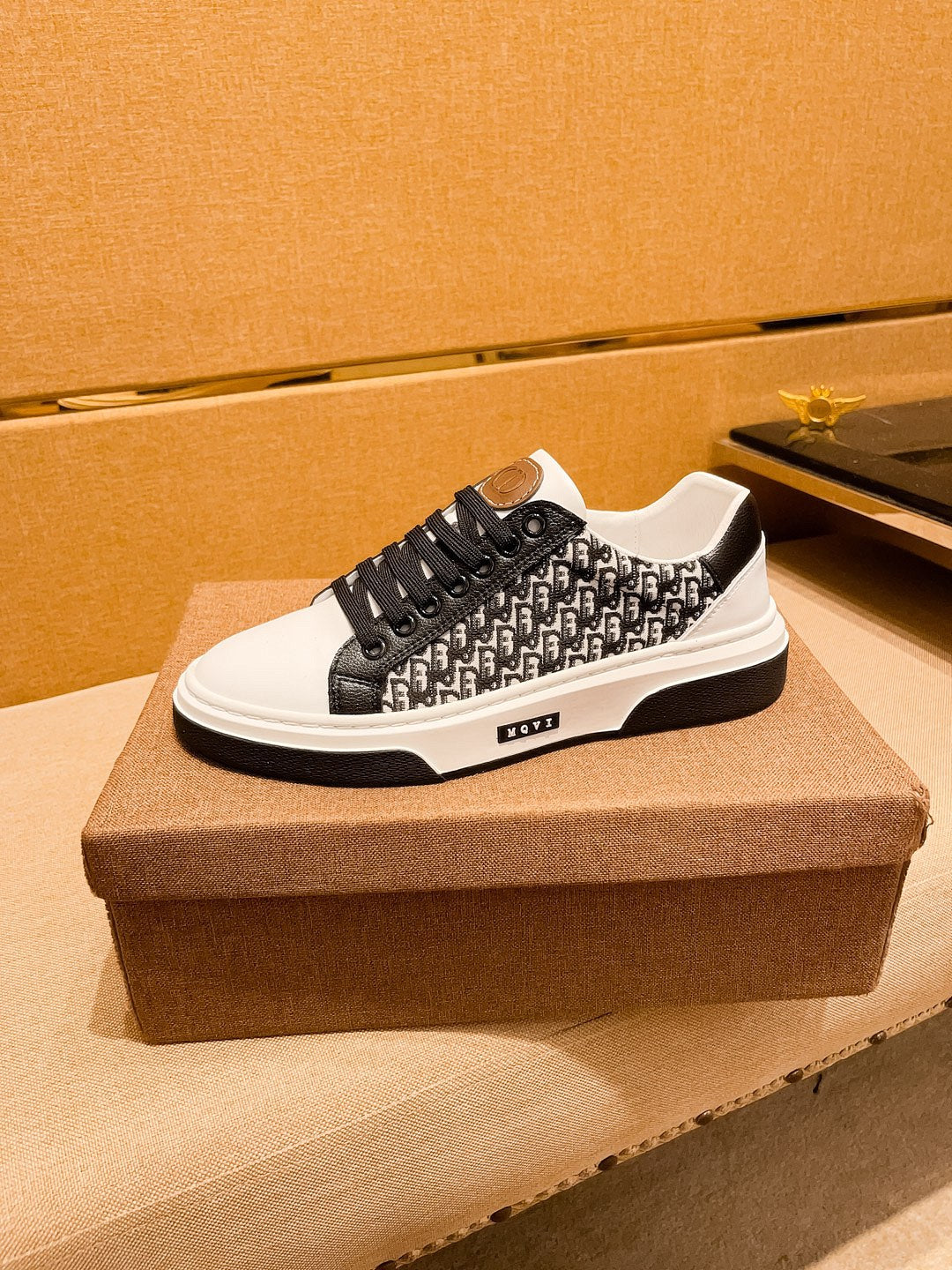 CD LOW TOP SNEAKER WHITE AND BLACK CALFSKIN