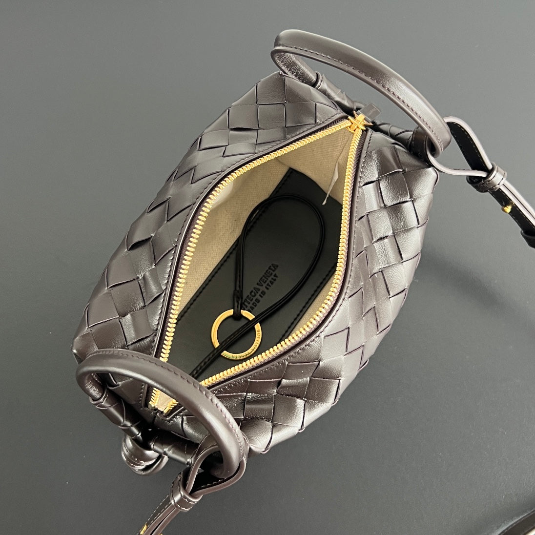 BV Loop Top Handle 19cm Chocolate Lambskin