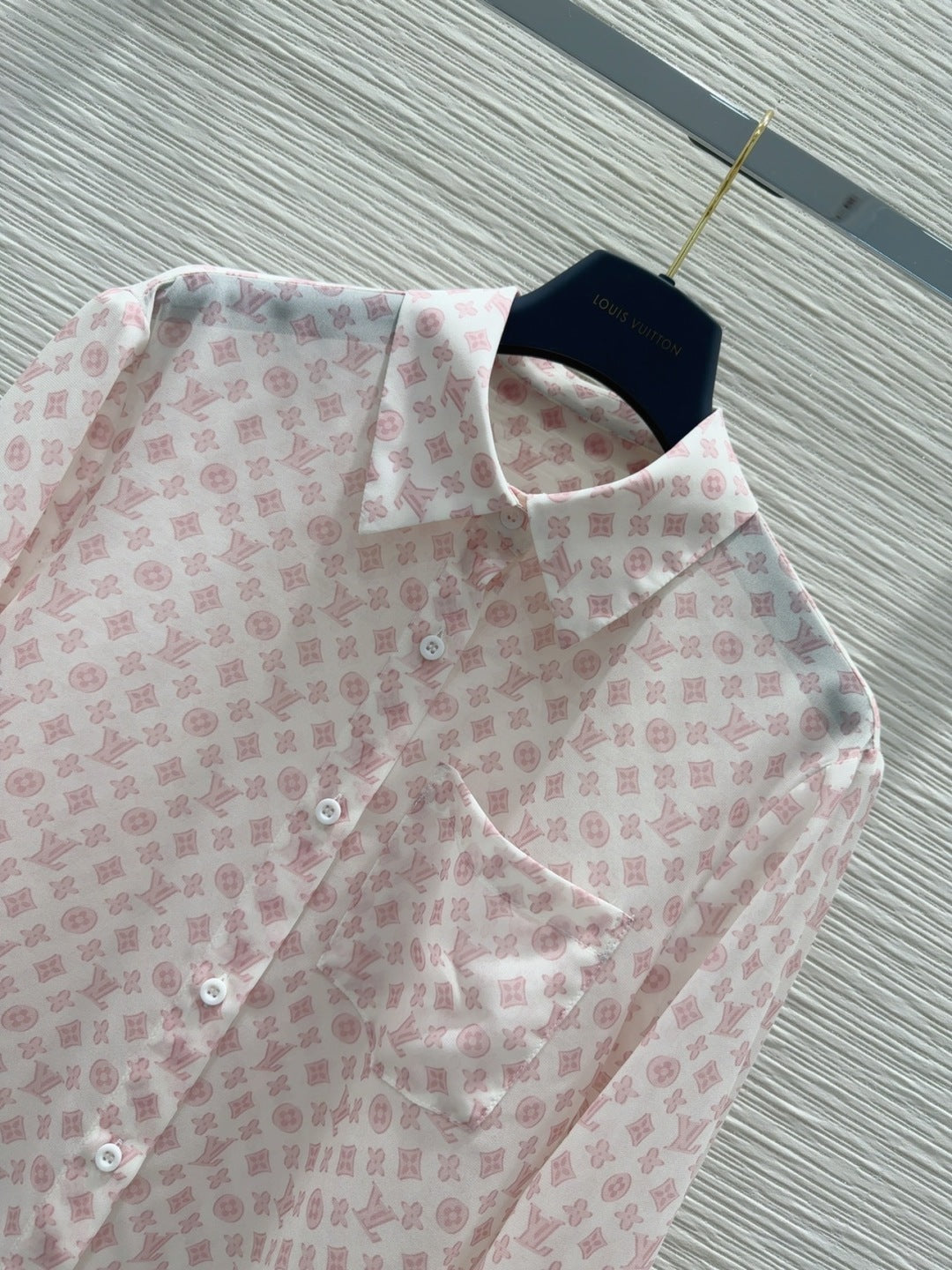 LV 25S Slightly Transparent Set Pink White Poliester