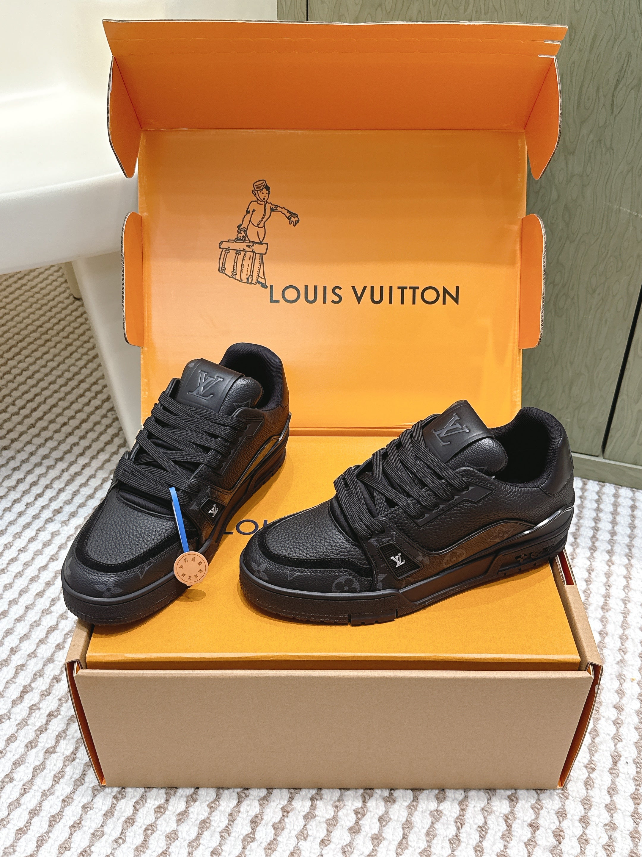 LV 26ss Trainer Sneakers Black Cowhide 657924