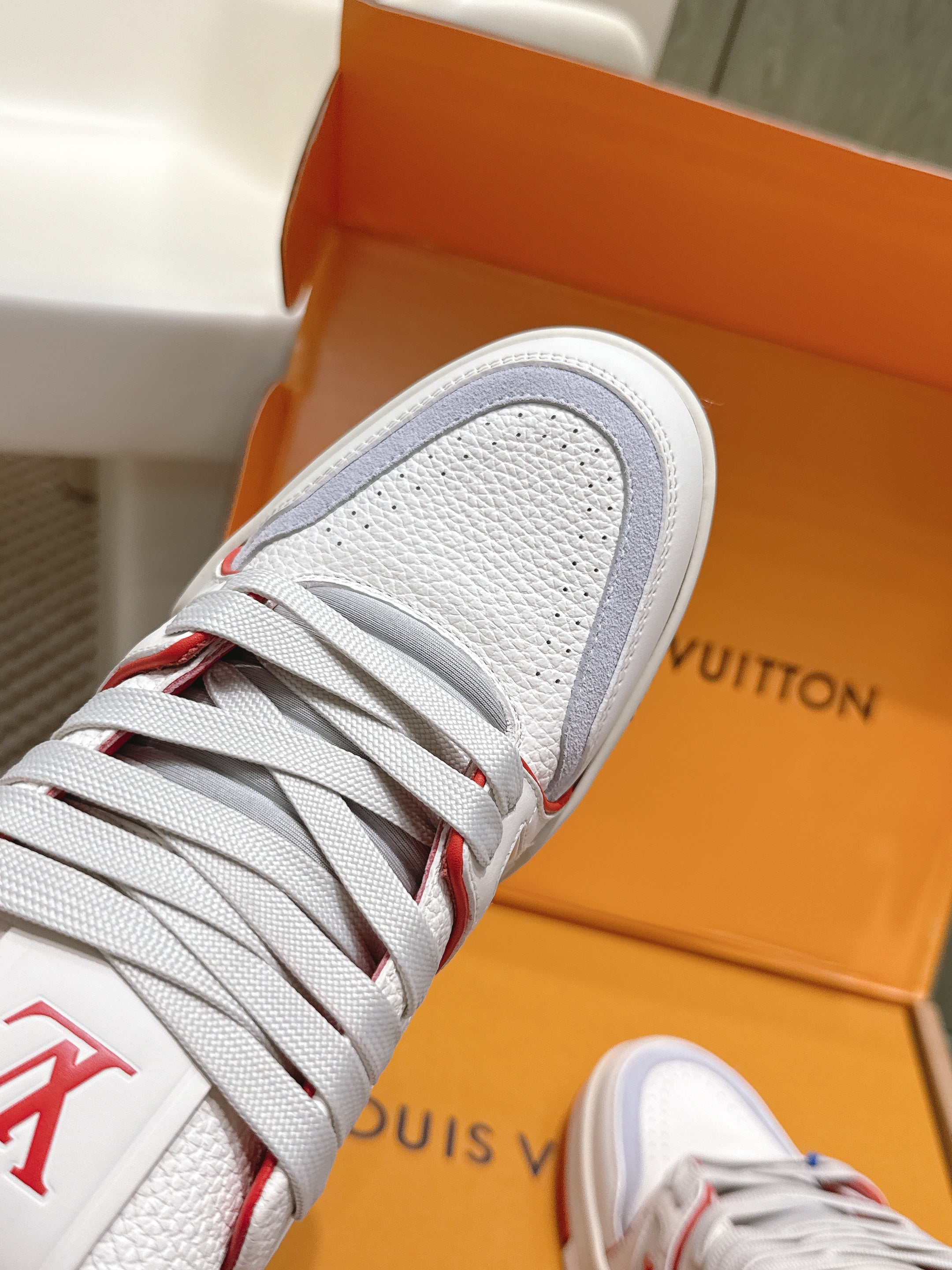 LV 26ss Trainer Sneakers White Red Cowhide 657900