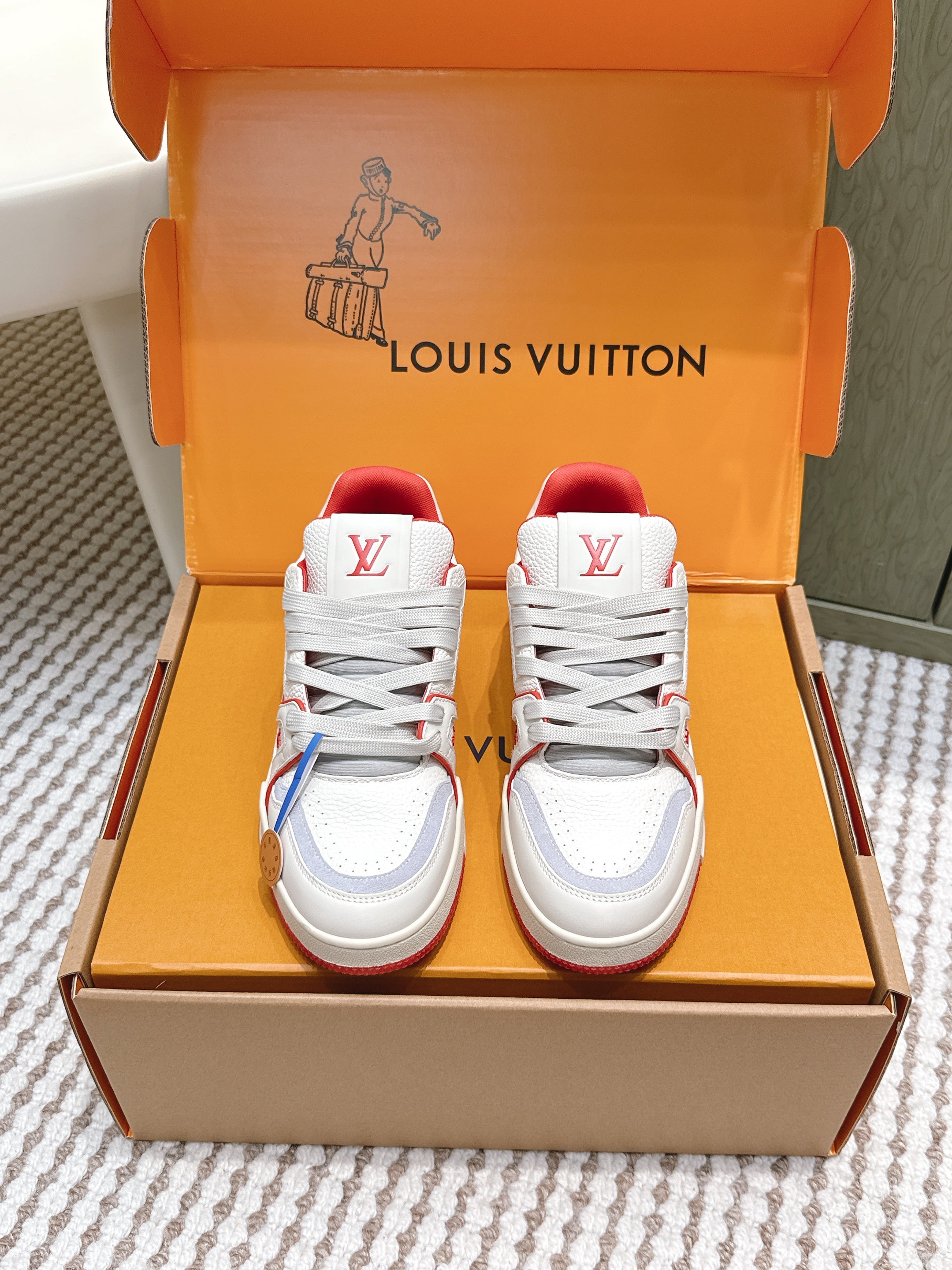 LV 26ss Trainer Sneakers White Red Cowhide 657900