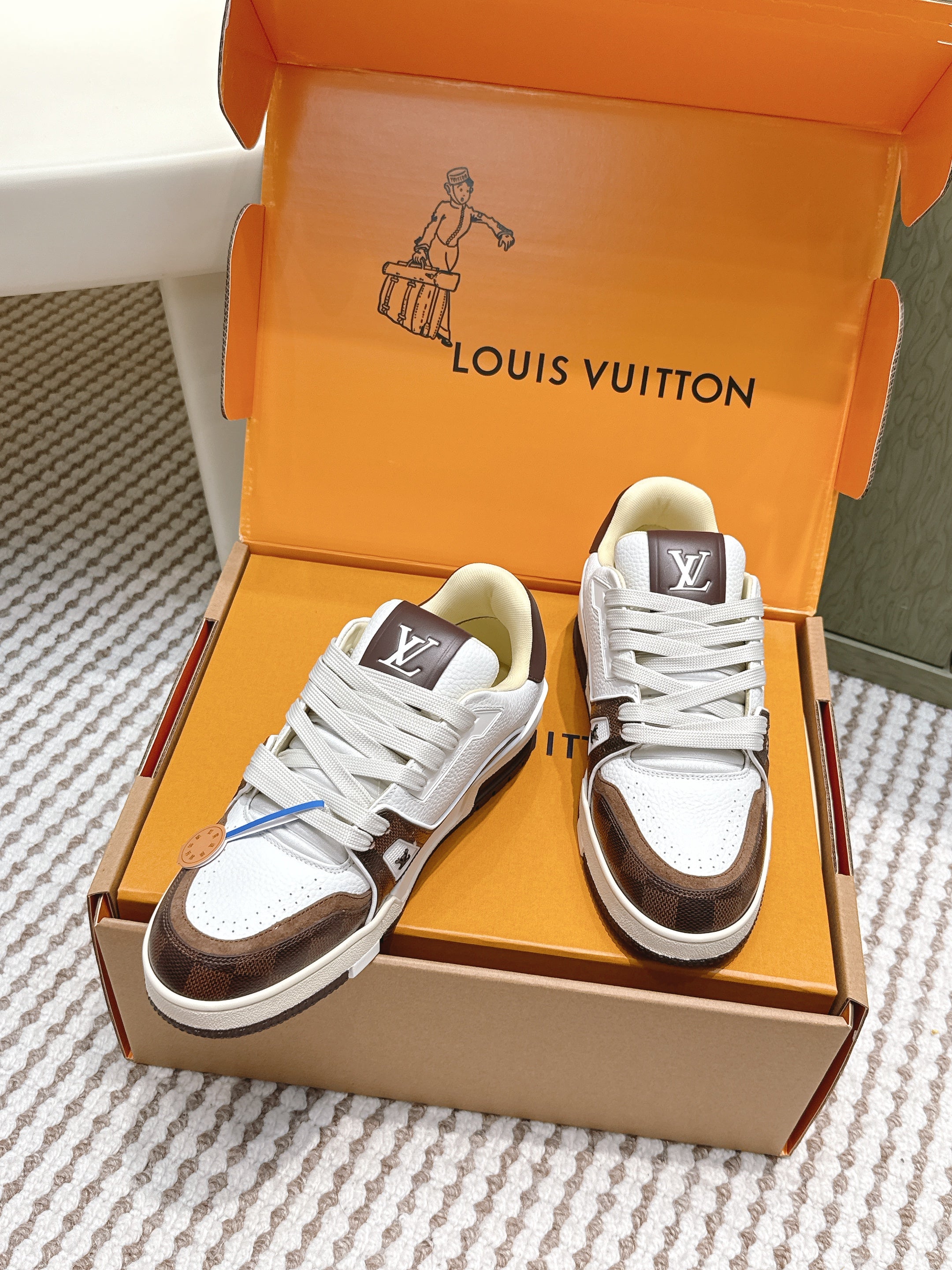 LV 26ss Trainer Sneakers White Brown Suede Cowhide 657901