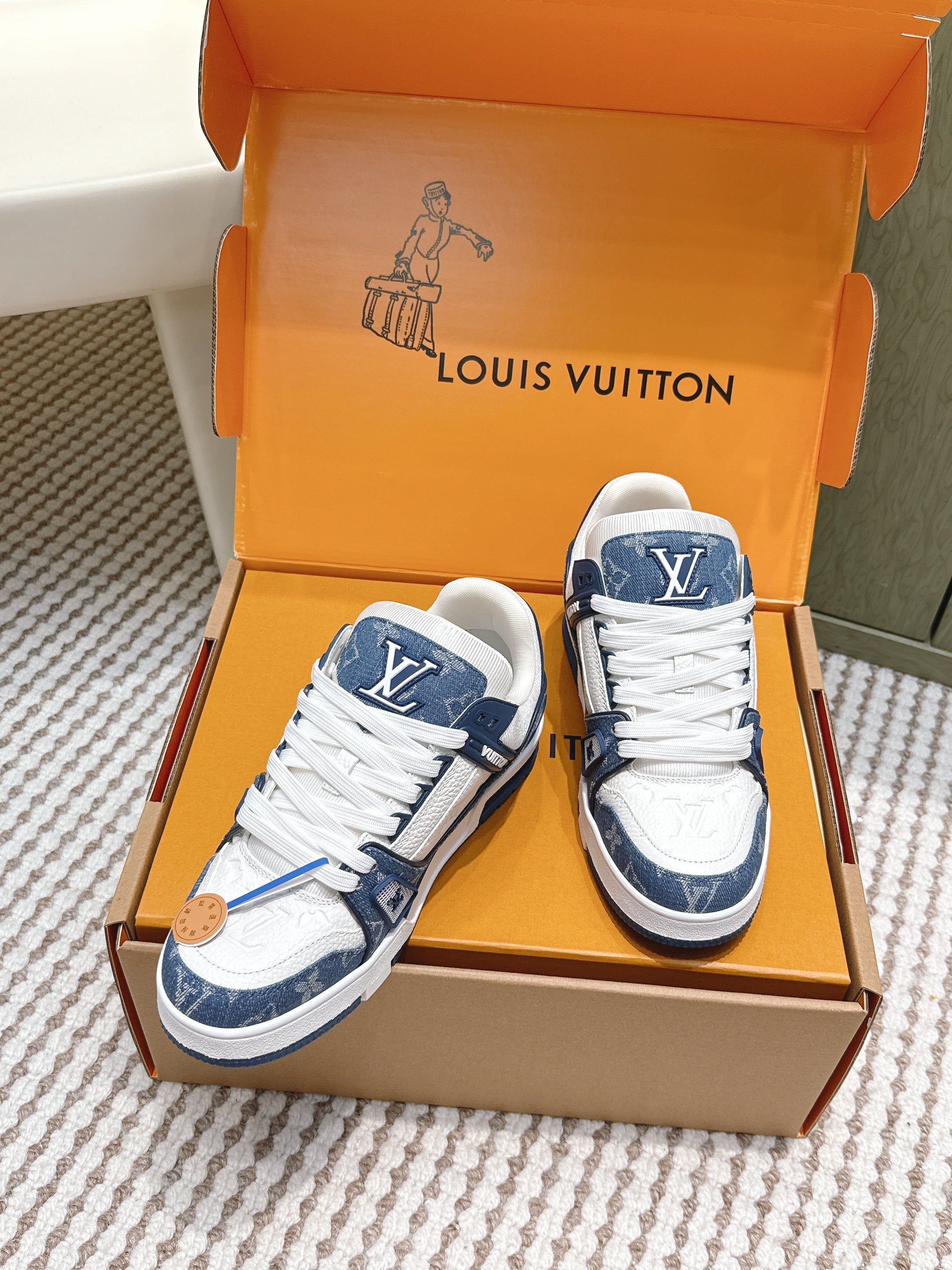 LV 26ss Trainer Sneakers White Dark Blue Denim Cowhide 657916