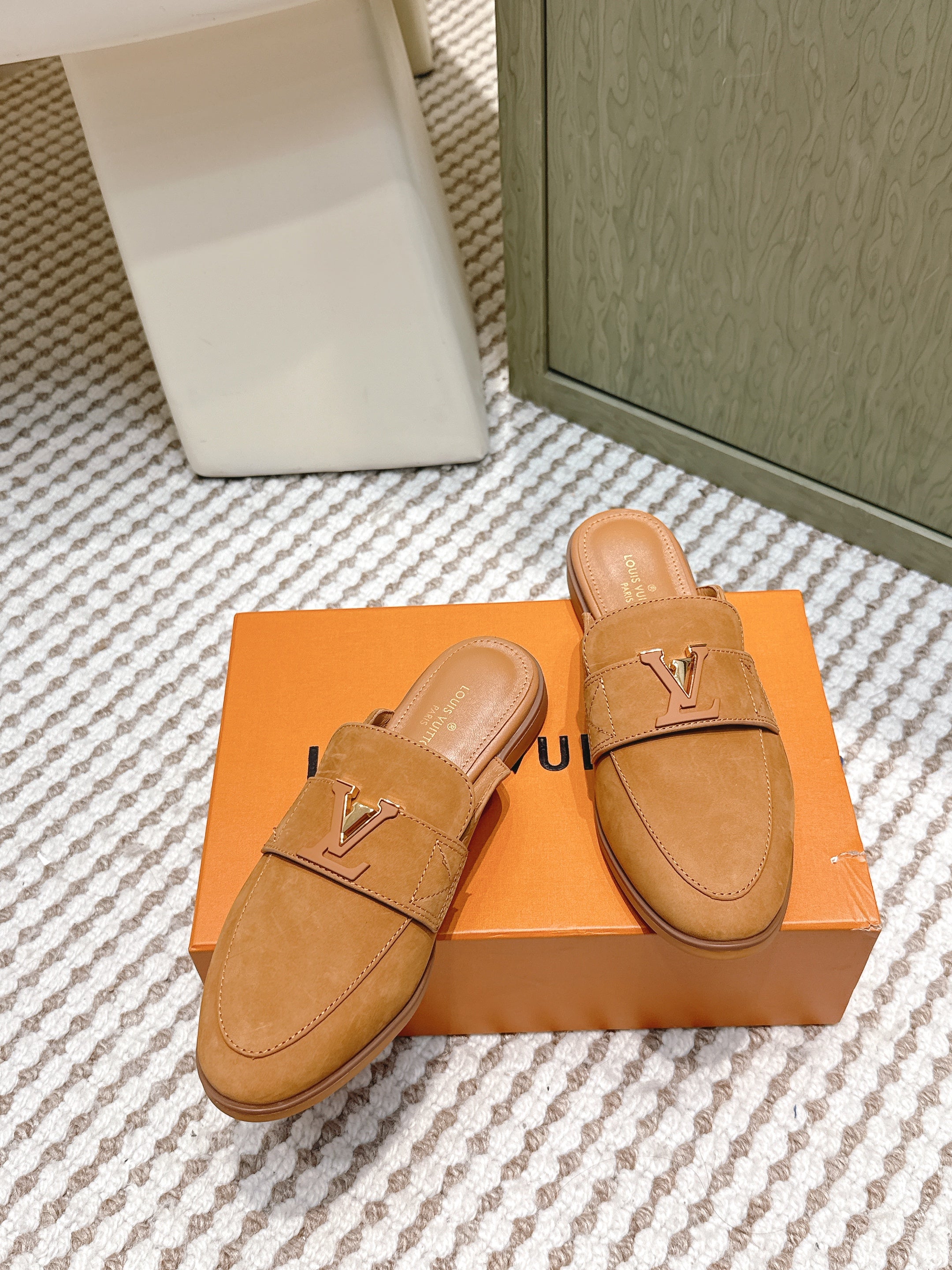 LV 26ss Mule Camel Brown Suede 657809