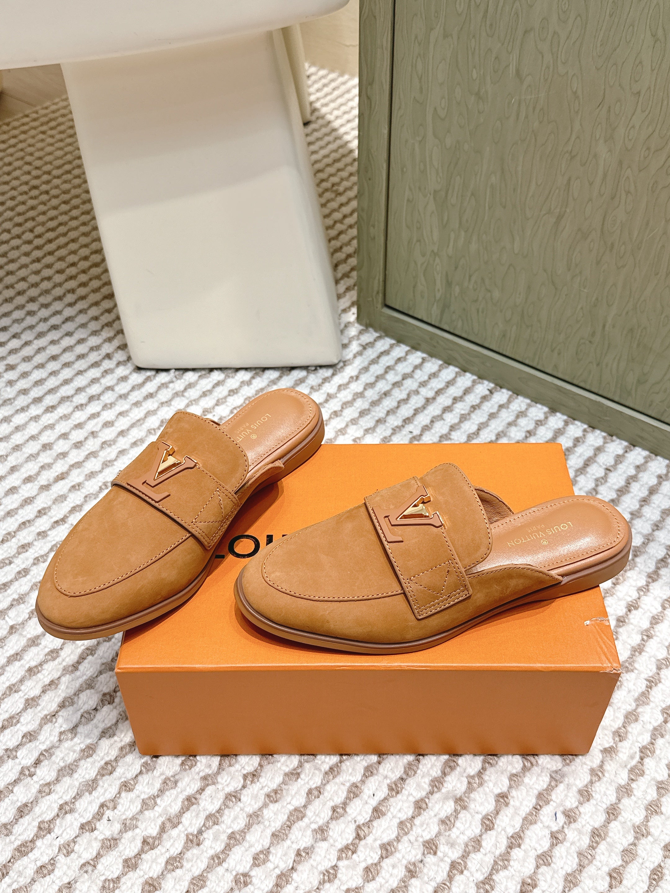 LV 26ss Mule Camel Brown Suede 657809