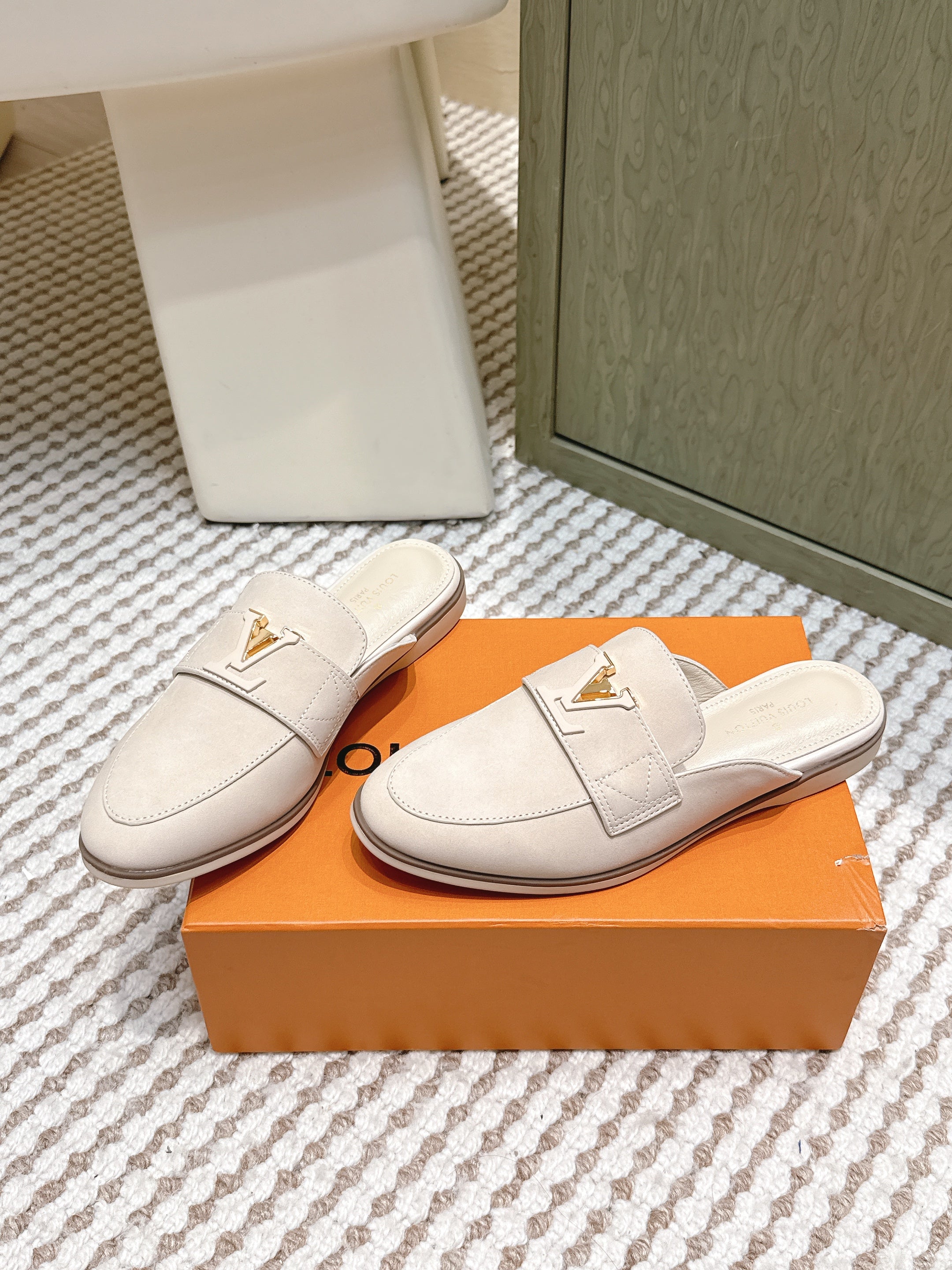 LV 26ss Mule Light Beige Suede 657812