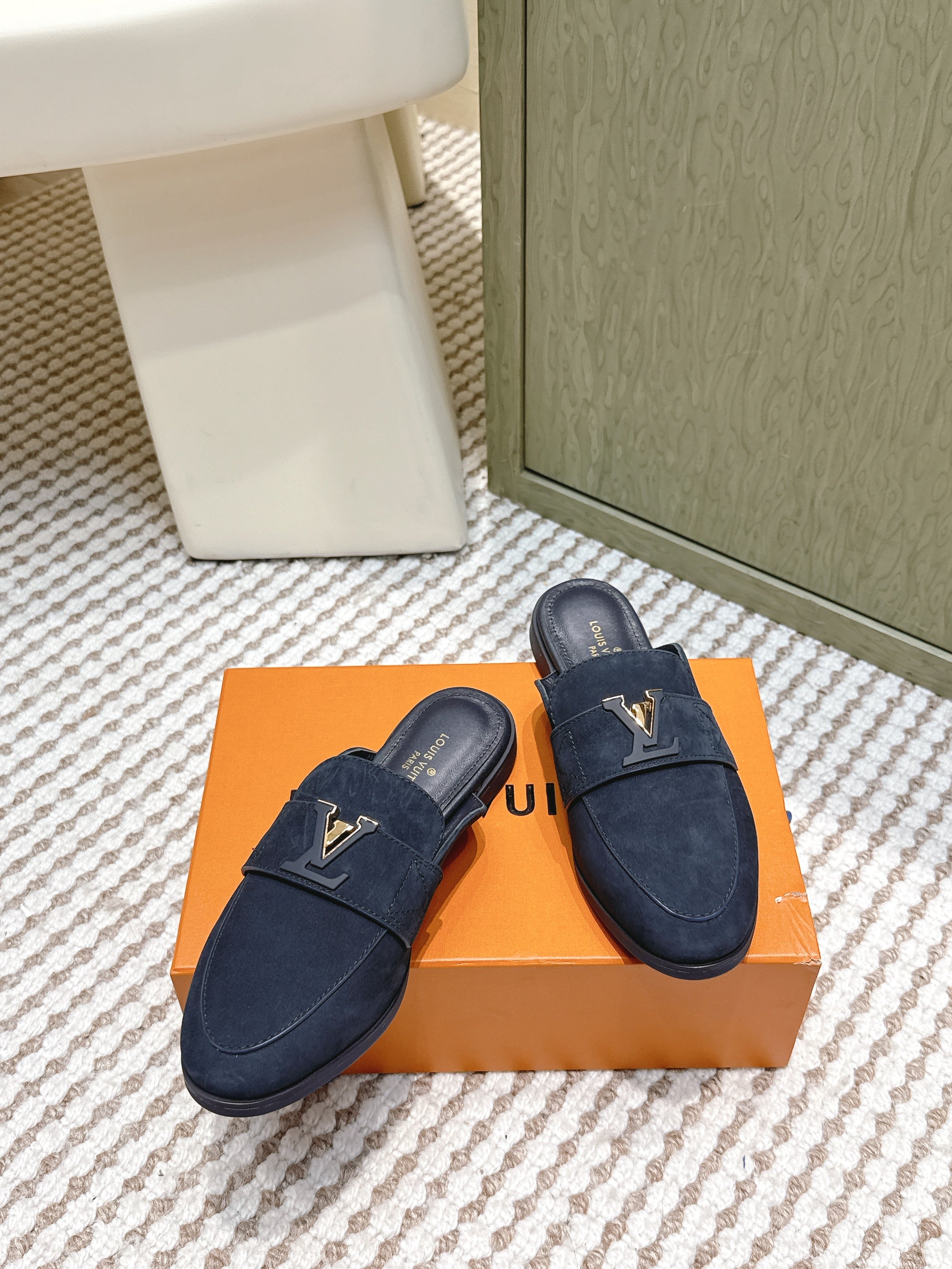 LV 26ss Mule Navy Blue Suede 657813