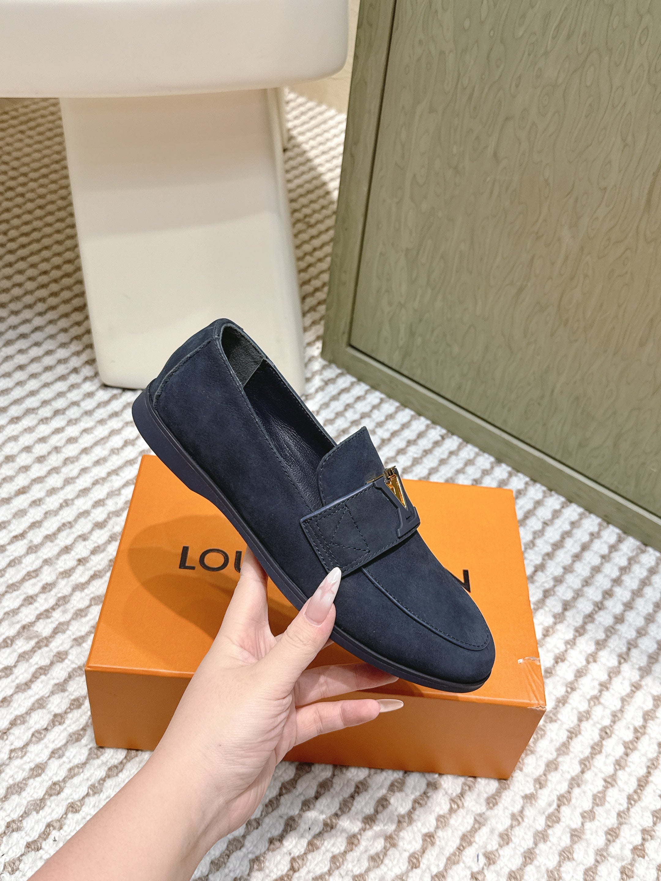 LV 26ss Loafers Navy Blue Suede 657818