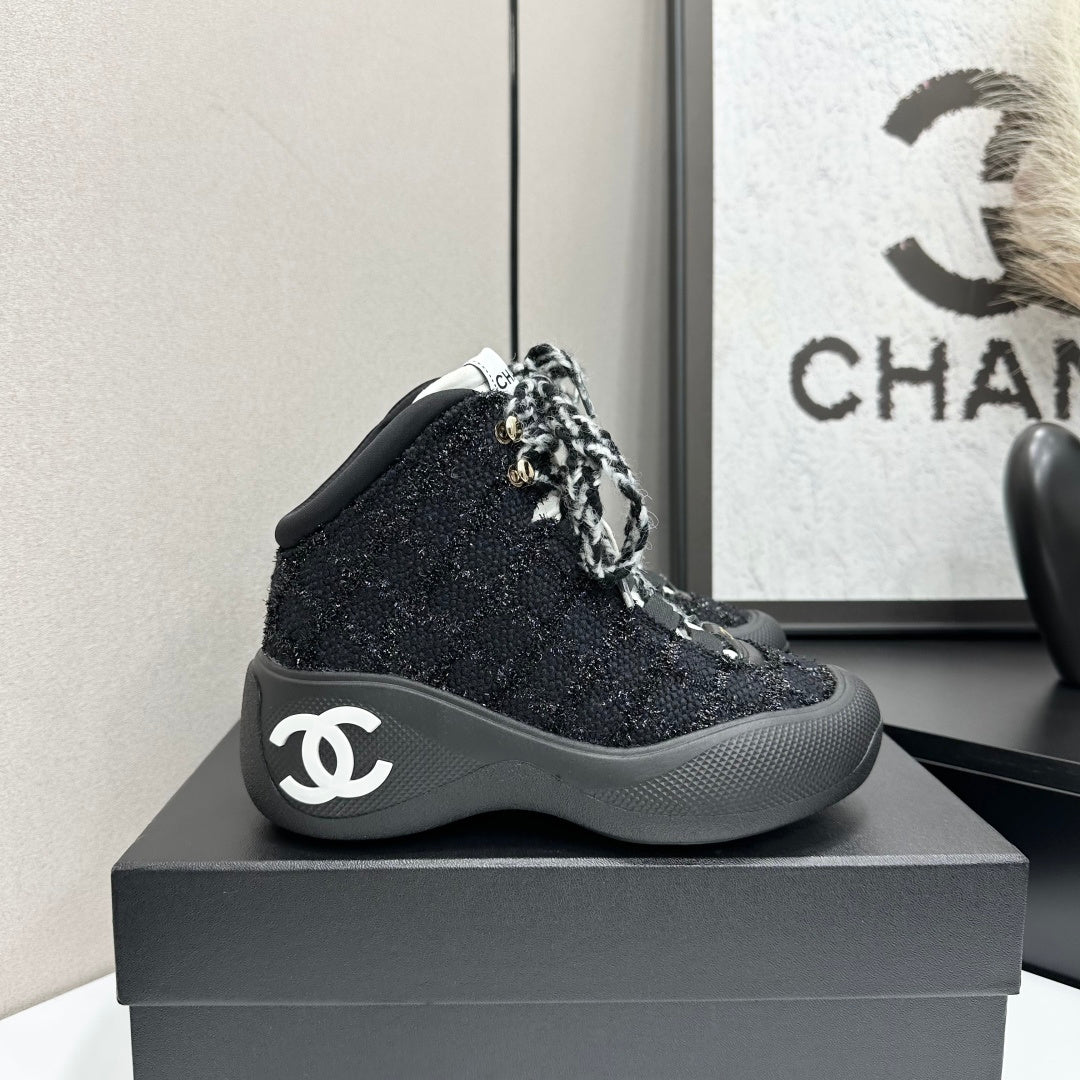 CC 26s Casual Sneakers Black Fabric Sheepskin 626368