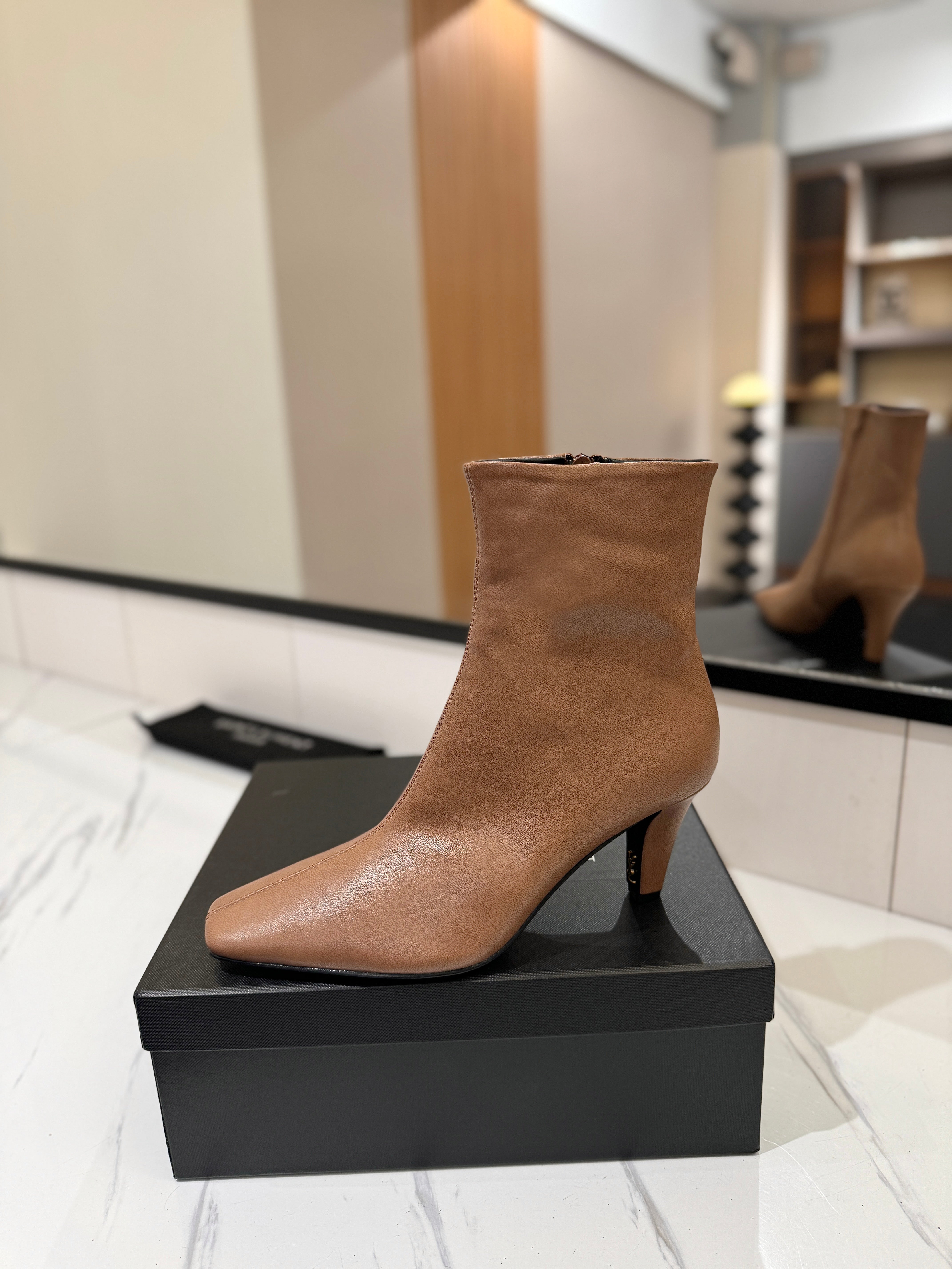 YSL 25  High-heeled Boot Light Brown Cowhide 520774