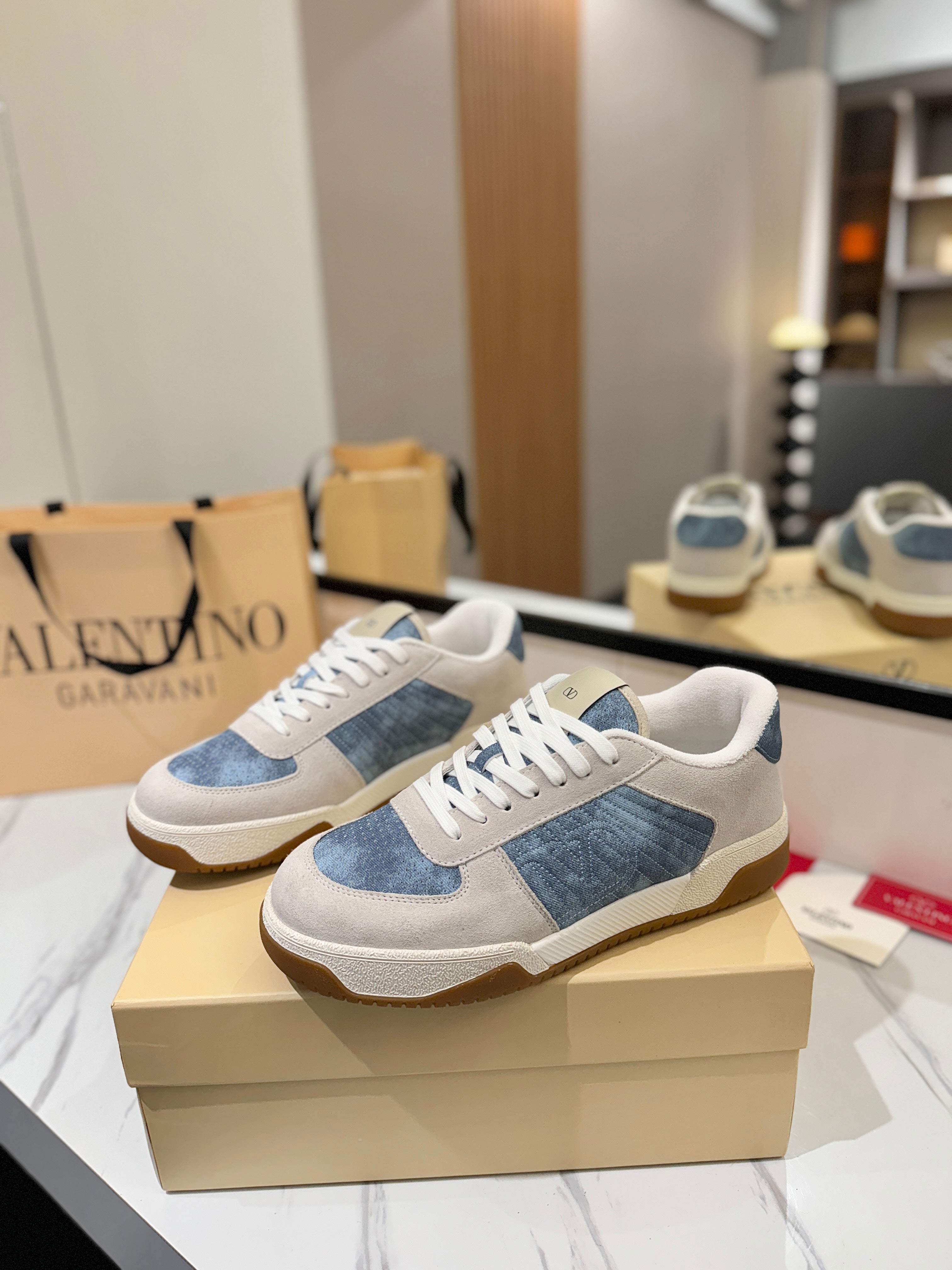 VT 25S  Casual Sneakers Light Gray Blue Suede Cowhide  560752
