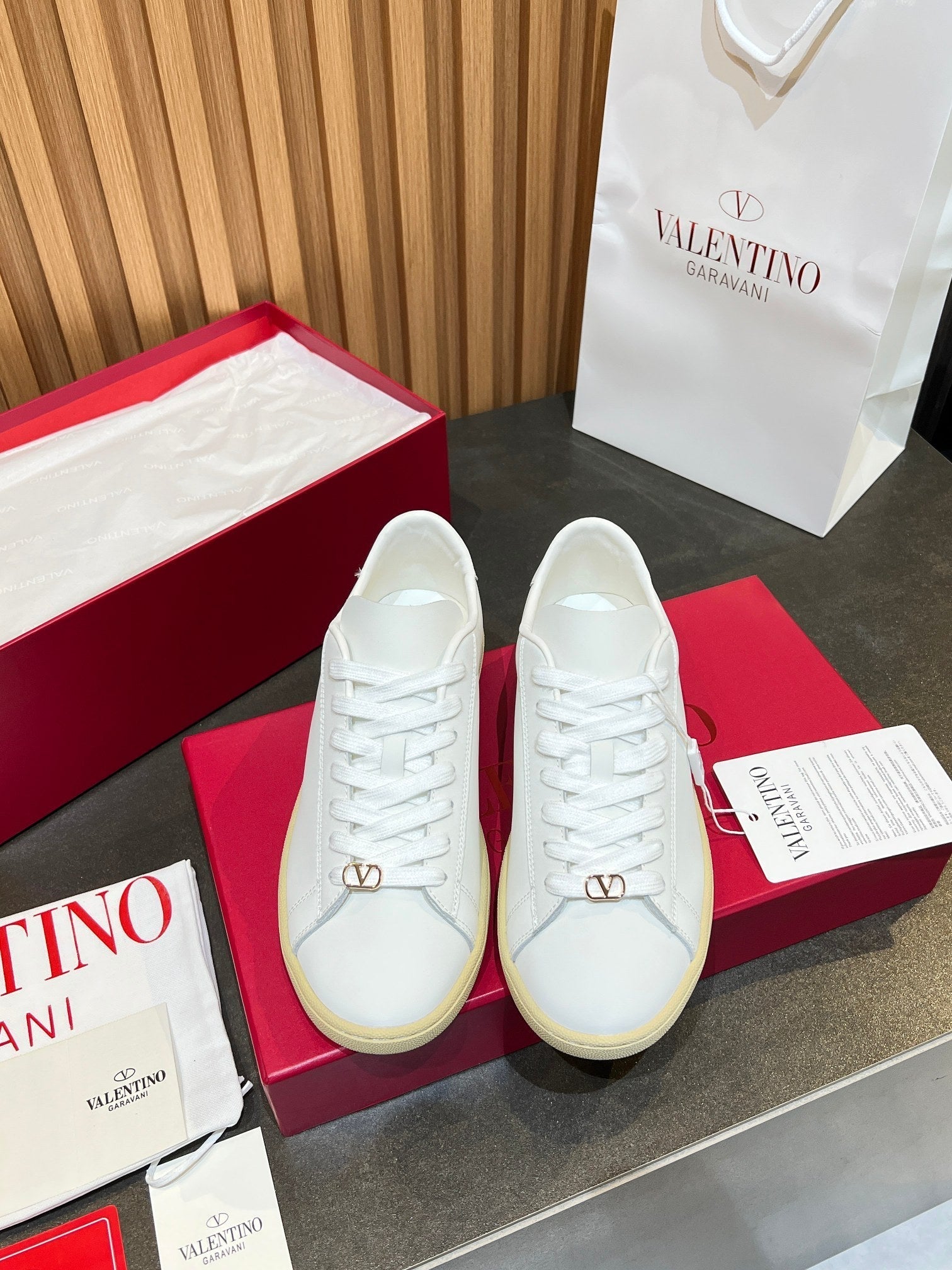 VT 25S  Casual Sneakers White Cowhide 563095