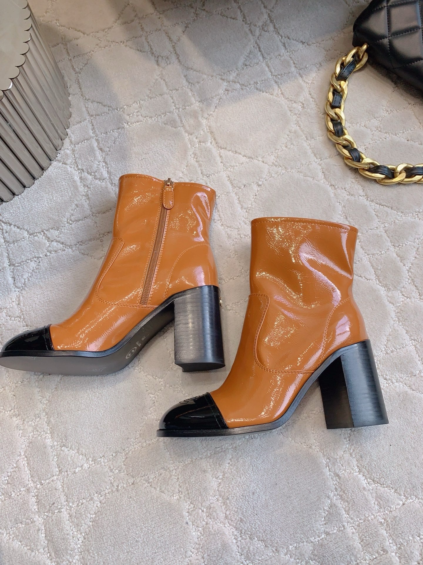 CC 25 Heeled Short Boot Camel Brown mix Black Patent Leather 516678