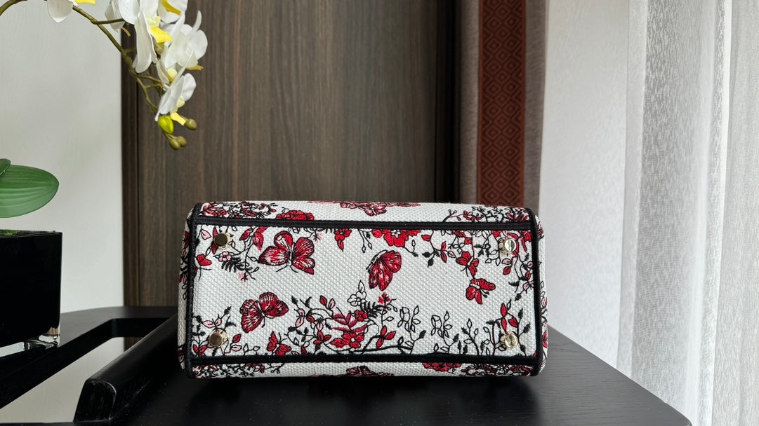 medium lady 24 red white embroidery