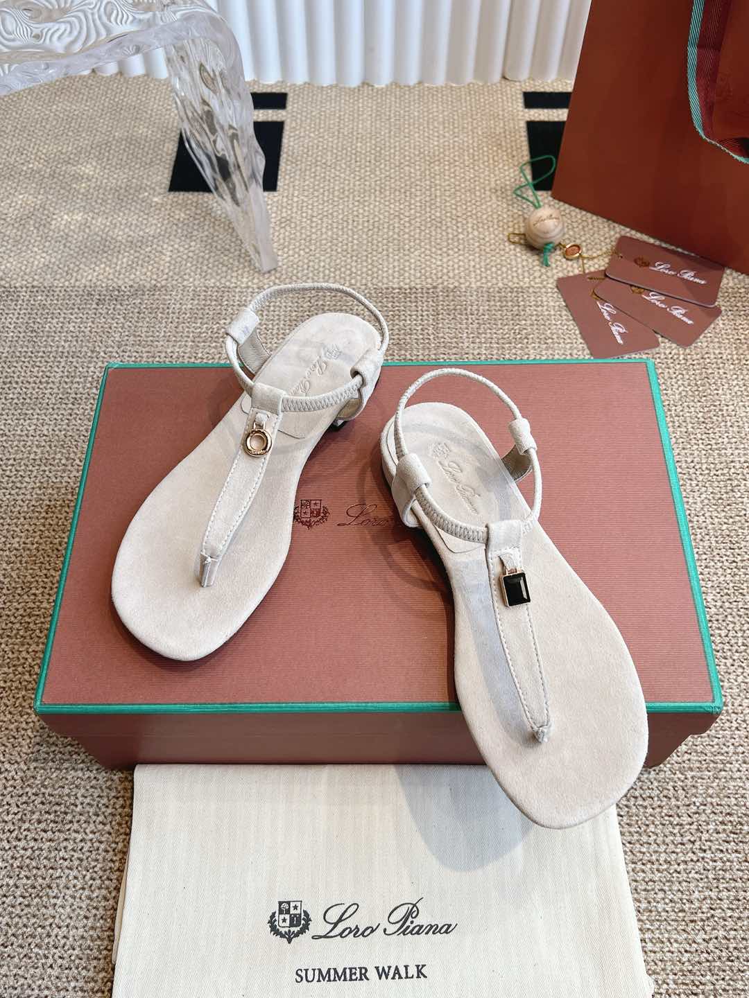 LP 25C Mindil Sandal White Suede 208094