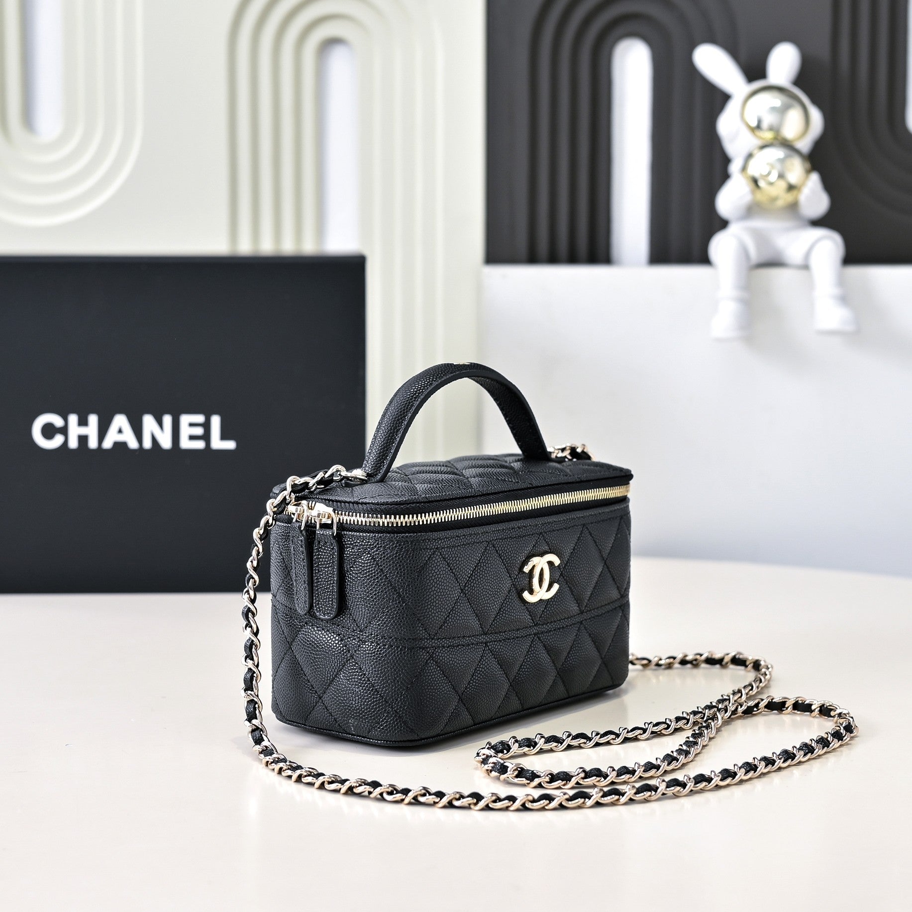 CC 25C Vanity Top Handle 17cm Black Grained Calfskin Light Gold Hardware