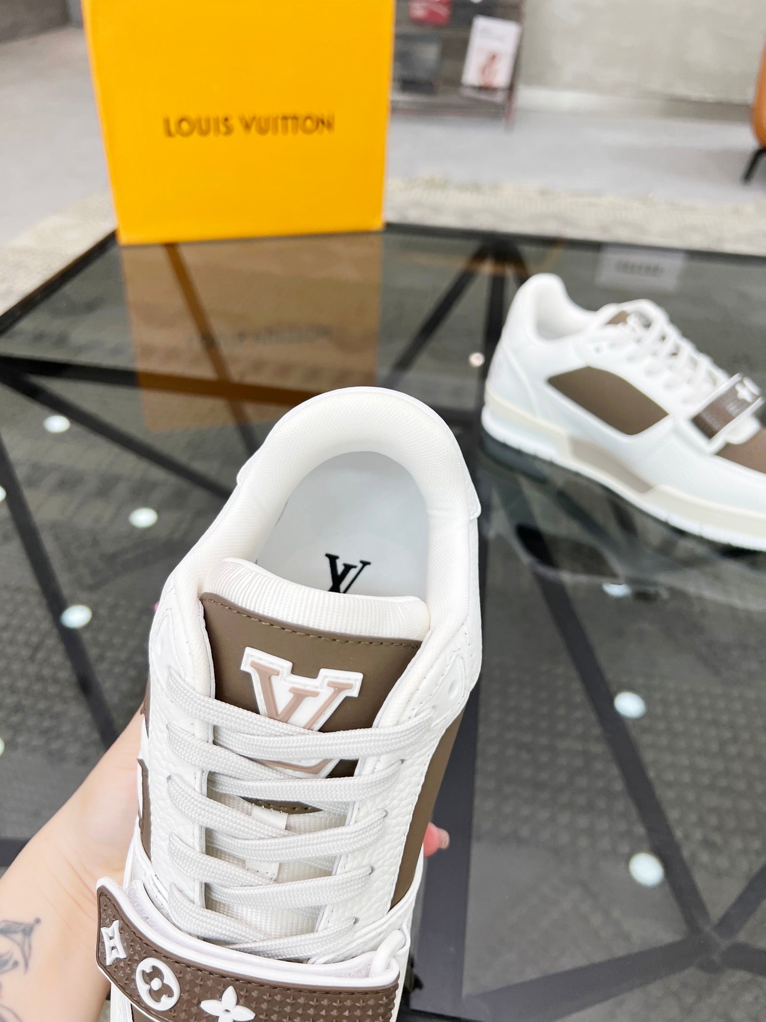 LV TRAINER SNEAKER WHITE CALFSKIN MIX CAMEL BEIGE SUEDE