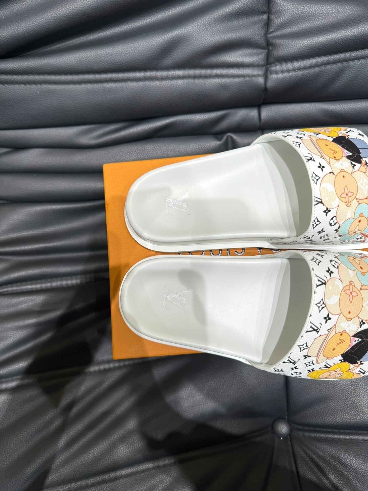 LV SLIPPERS IN WHITE MONOGRAM CALFSKIN