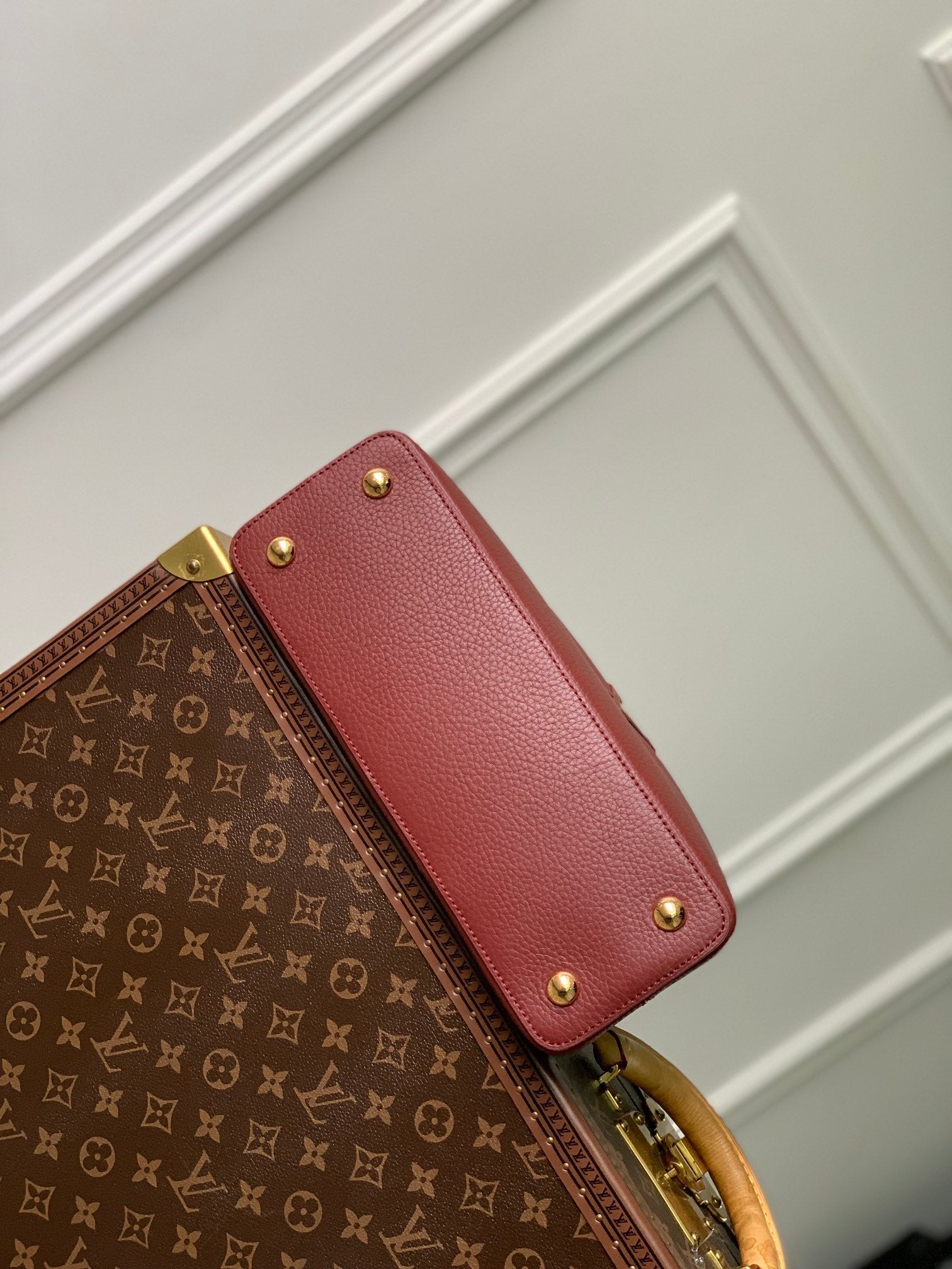 capucines mm 31.5 burgundy taurillon leather gold hardware