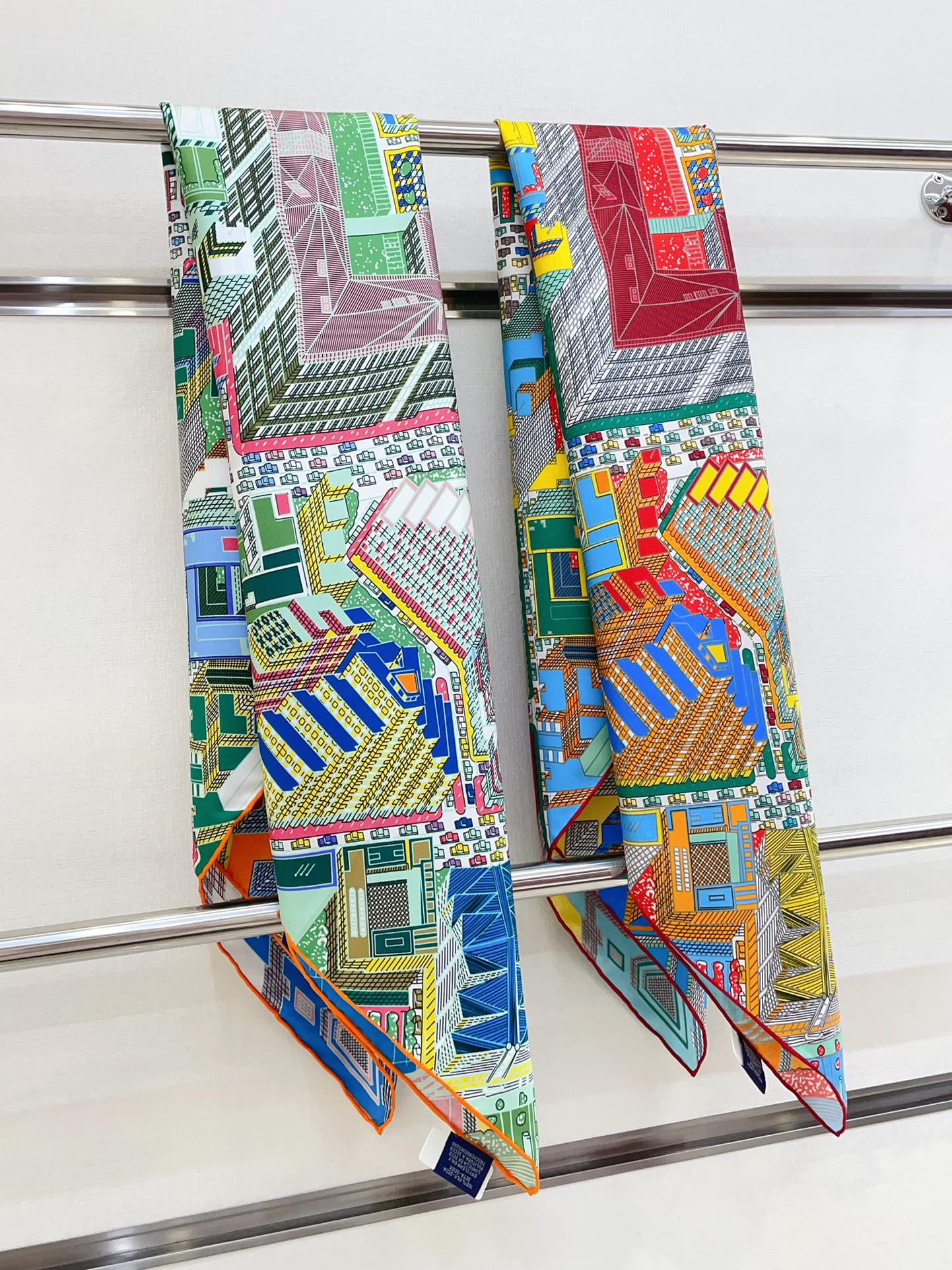 Pantin City scarf 90 CM In Colorful Silk Twill  211113