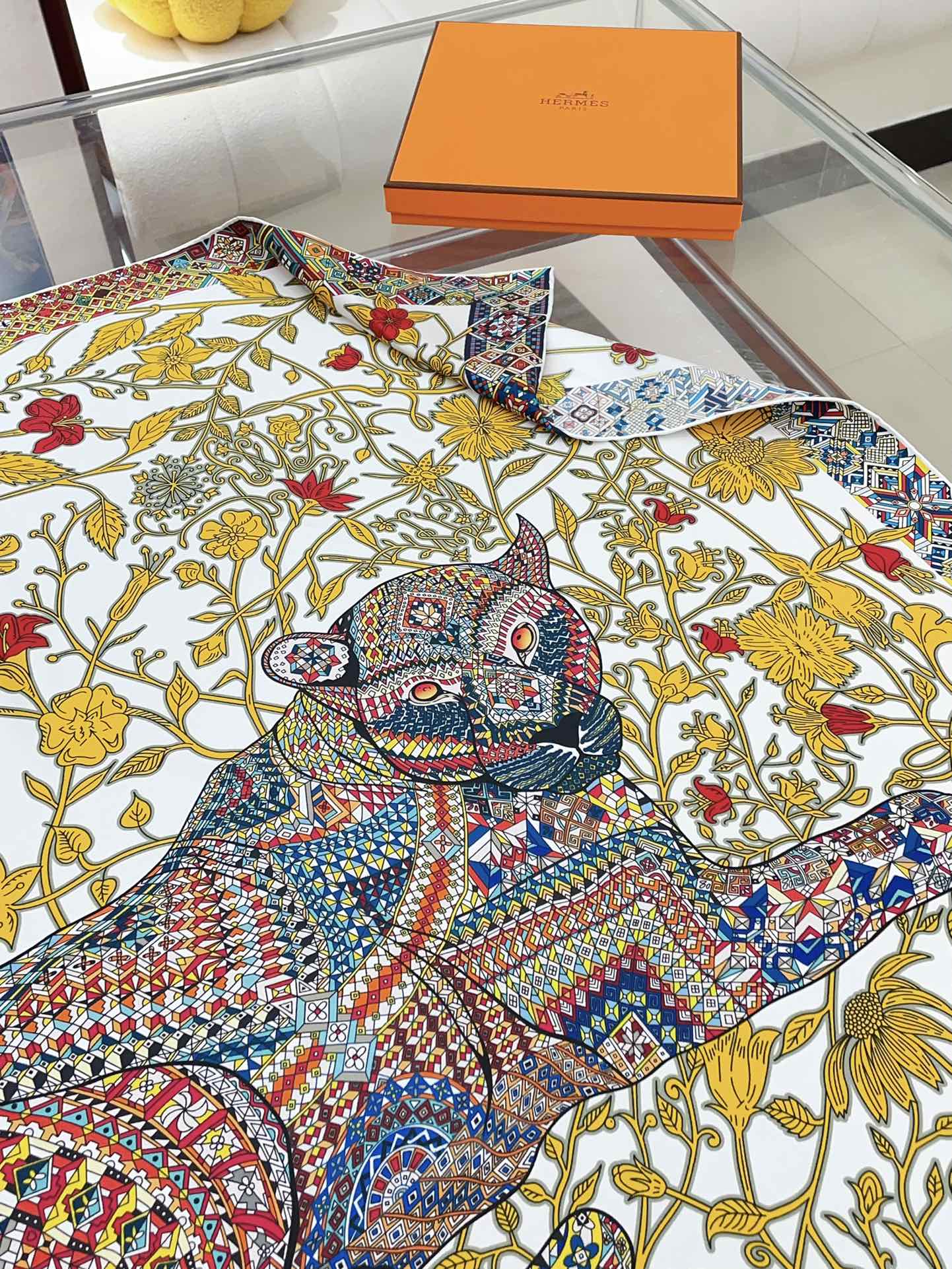 Le Jaguar Et Le Colibri Shawl 90 CM In Yellow Colorful Silk Twill 274206