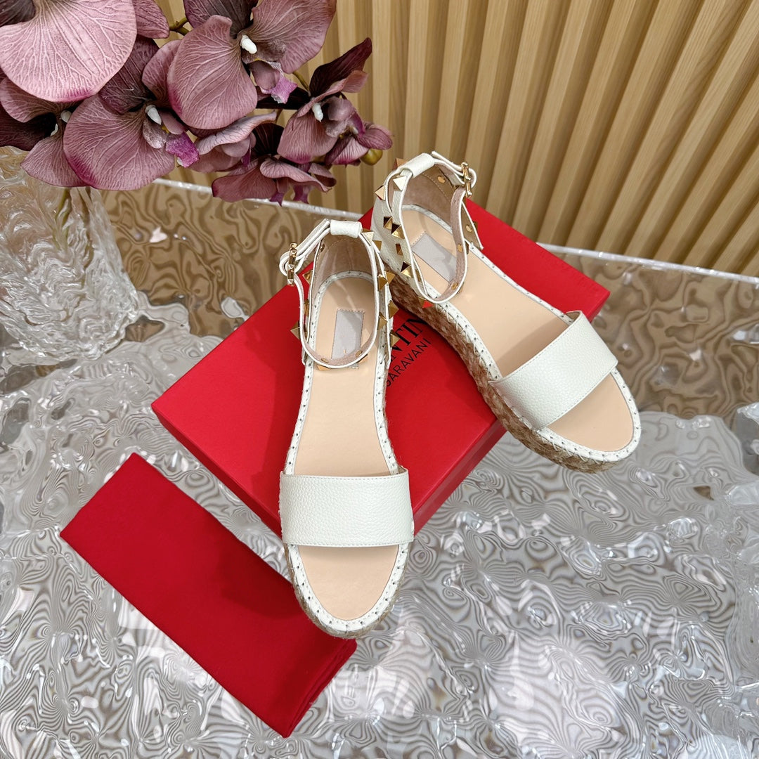 Rockstud Espadrille 45mm White leather sandals