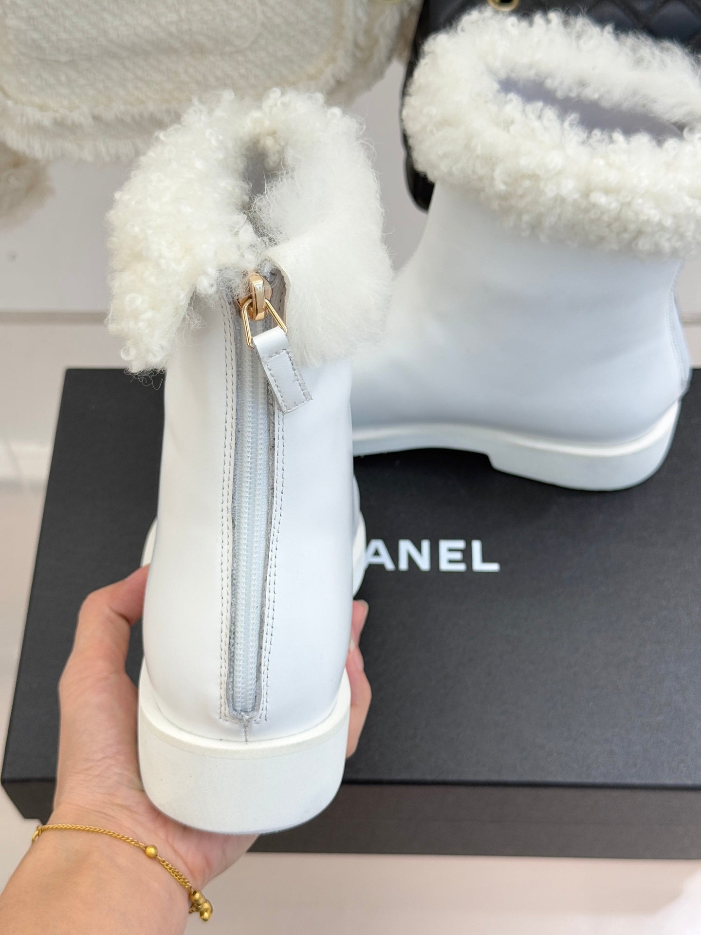 CC 25s Ankle Boots White Black Leather Wool 512070