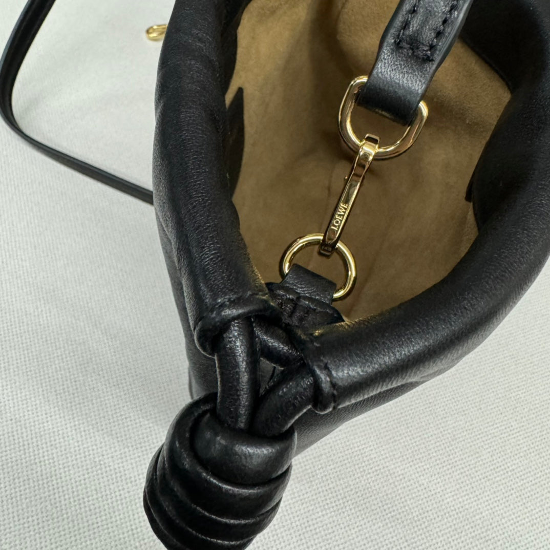 LOE 23 FLAMENCO PURSE BUCKET IN BLACK LAMBSKIN