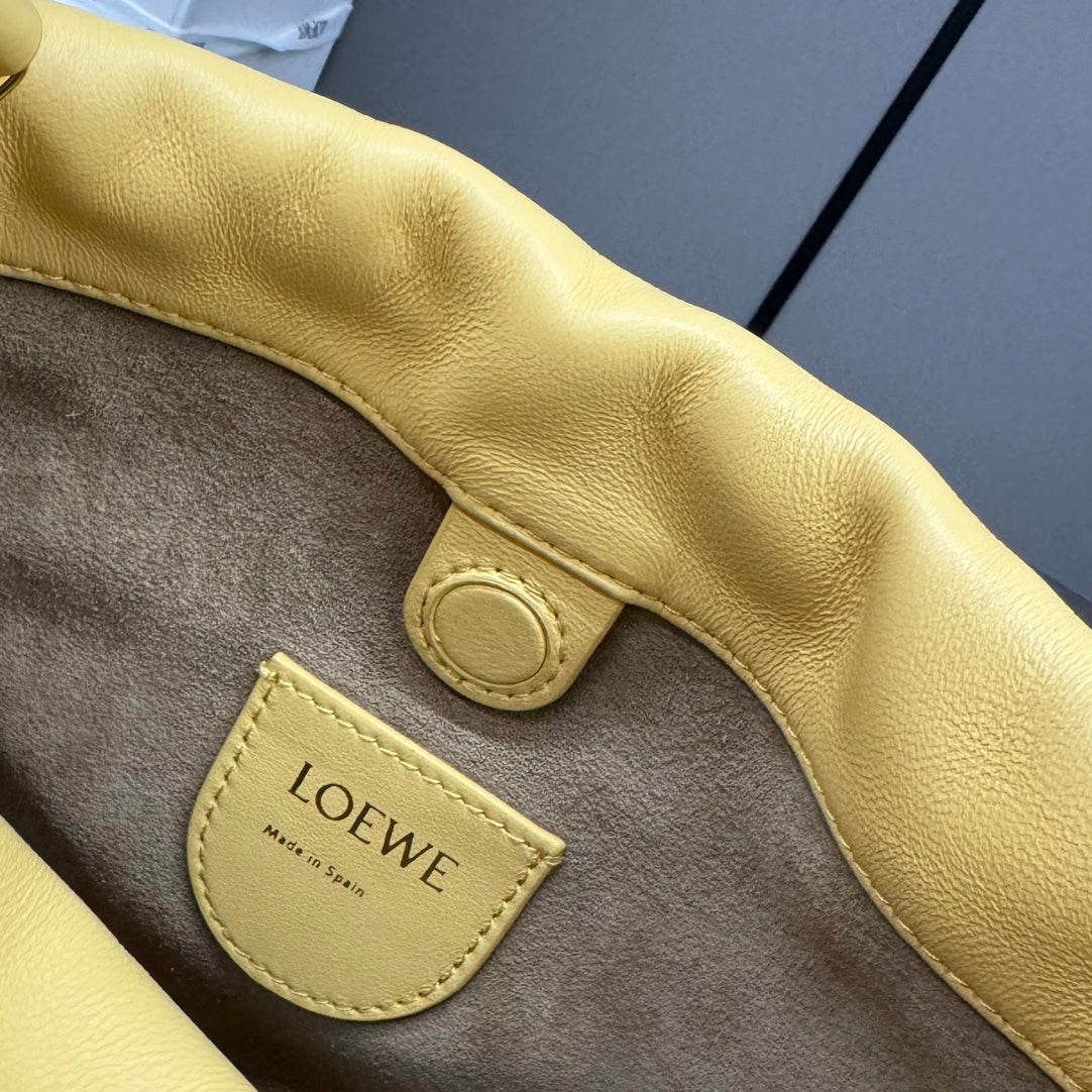 LOE 23 FLAMENCO PURSE BUCKET IN YELLOW LAMBSKIN