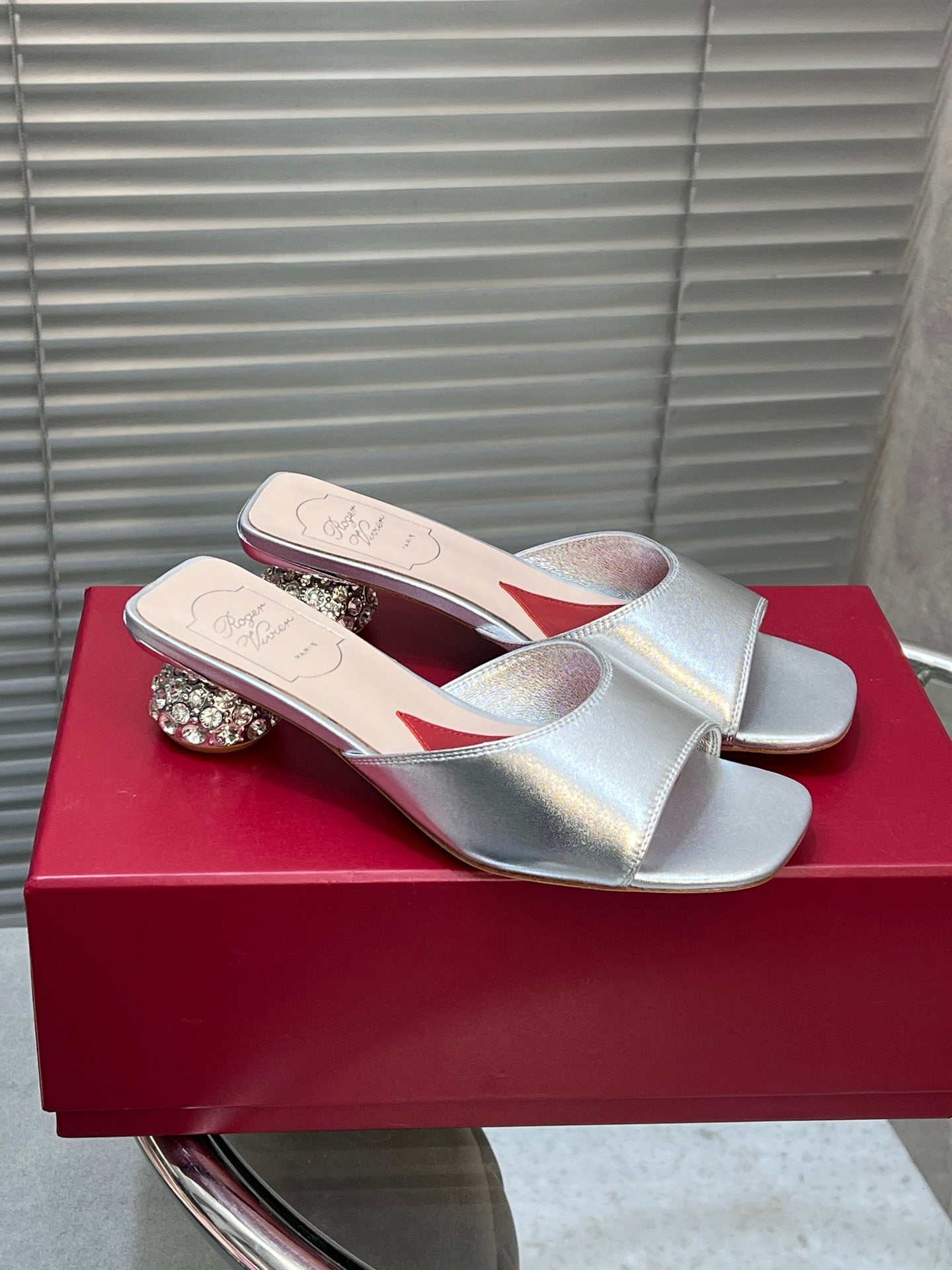 Viv Diamond Sole Mules Silver Cowhide 267687