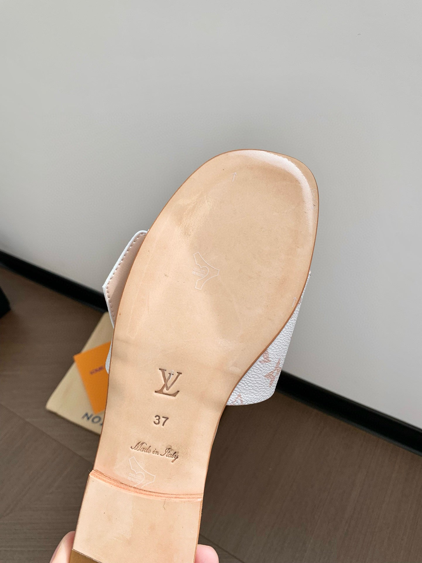 LV Mule plate LV Frame Beige Leather 218901