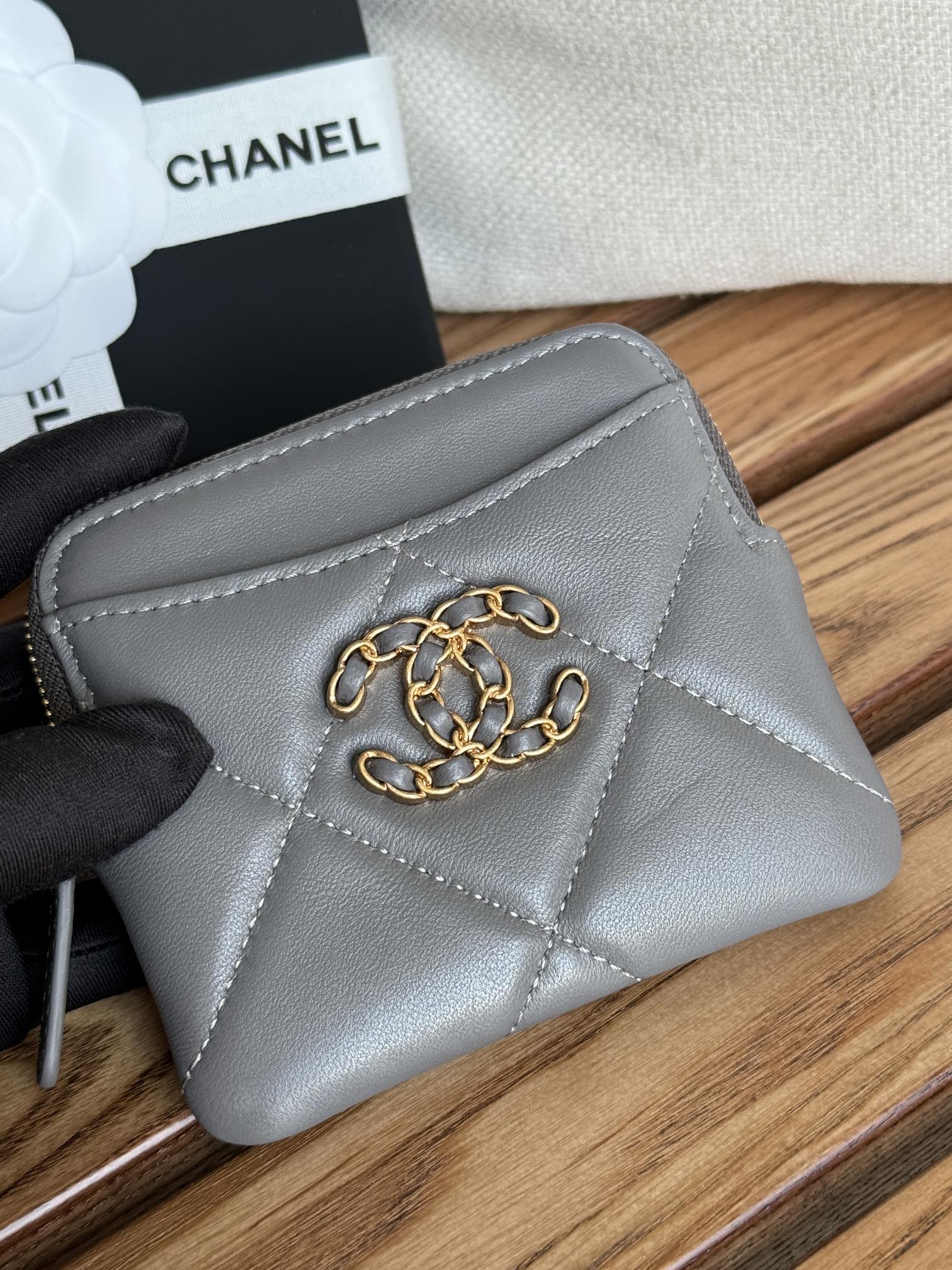 cc 19 zipped coin purse 11cm grey lambskin gold hardware
