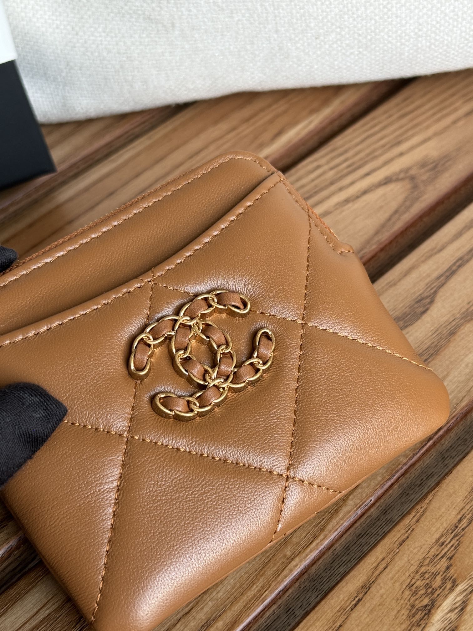 cc 19 zipped coin purse 11cm brown lambskin gold hardware