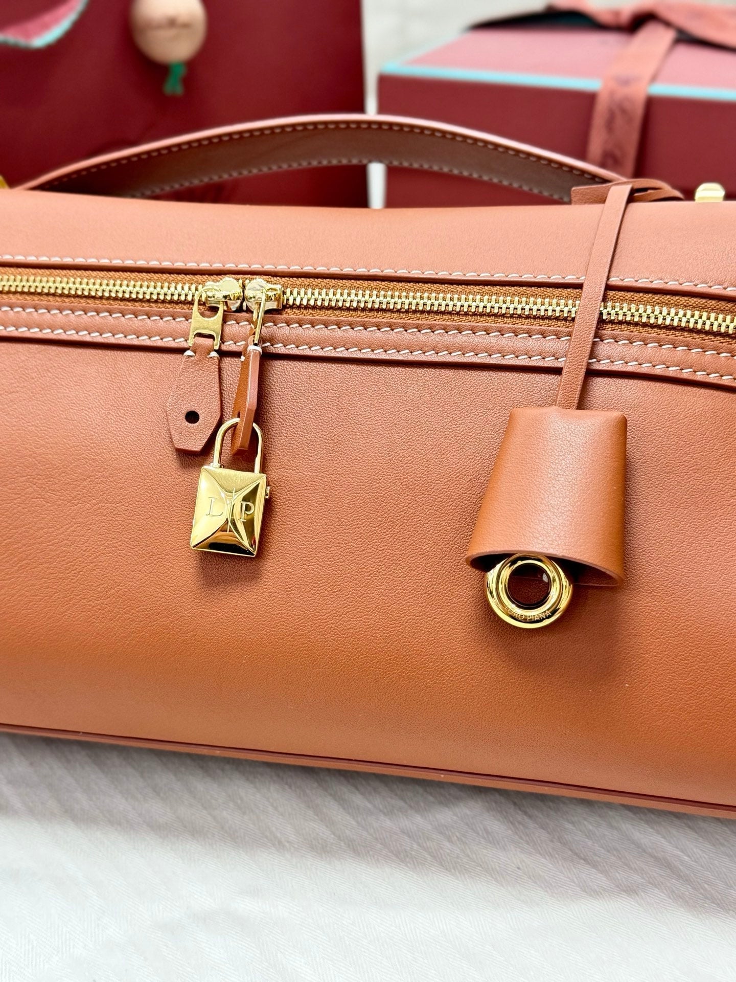 LP 2026 Extra Softy Bag L33 Cuir/Sun Gold Calfskin