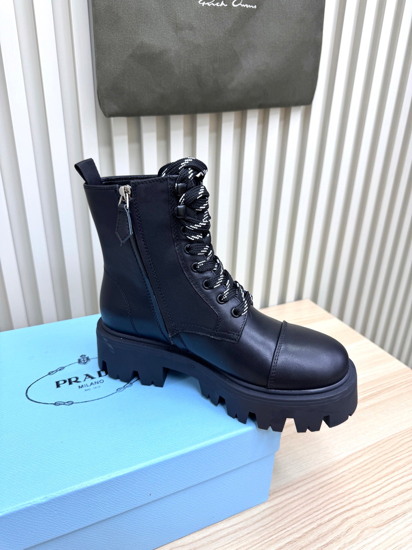 PRA Martin boots black sheepskin 443670